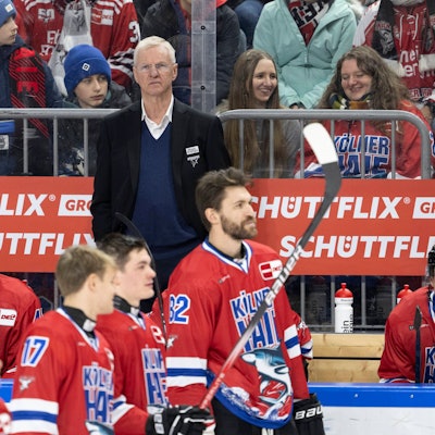 PENNY DEL 1 Kölner Haie - Löwen Frankfurt Köln, 15.12.2024 Kari Jalonen Kölner Haie, Trainer PENNY DEL 1 Kölner Haie - Löwen Frankfurt am 15.12.2024 in der Lanxess Arena in Köln Deutschland. *** PENNY DEL 1 Cologne Sharks Lions Frankfurt Cologne, 15 12 2024 Kari Jalonen Cologne Sharks, Coach PENNY DEL 1 Cologne Sharks Lions Frankfurt on 15 12 2024 at the Lanxess Arena in Cologne Germany Copyright: xBEAUTIFULxSPORTS/AndreasxDickx