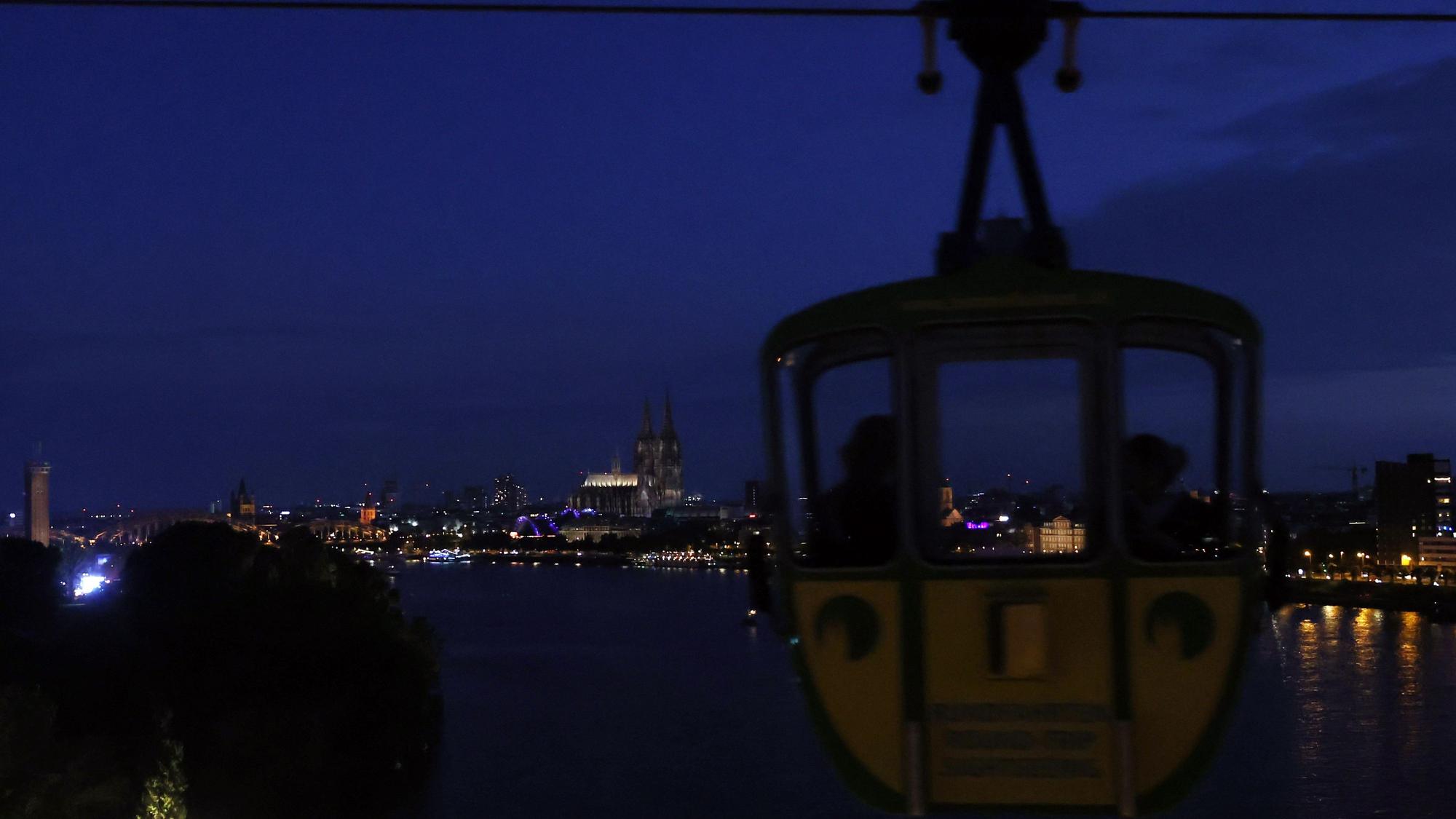 Auch das Kölner Panorama kann bei Nacht bestaunt werden. (Archivbild)
