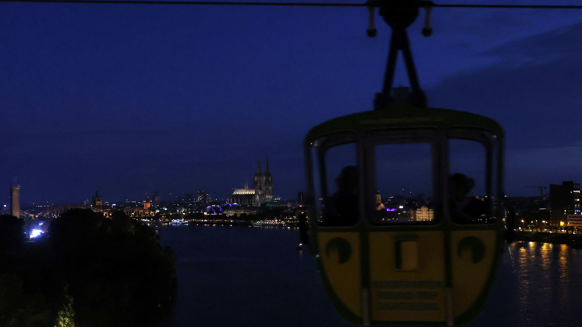 Auch das Kölner Panorama kann bei Nacht bestaunt werden. (Archivbild)