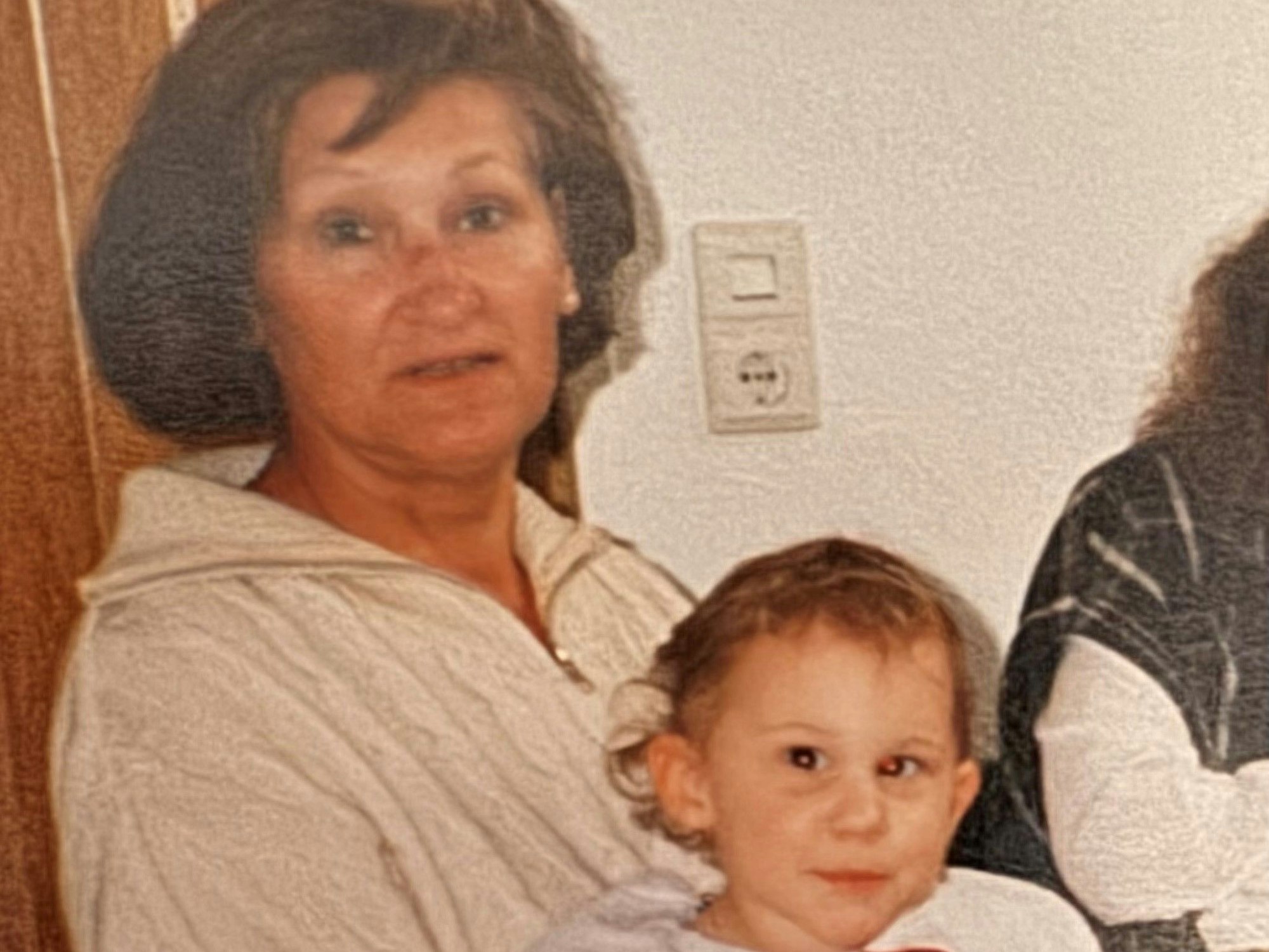 Katharina Sellin mit ihrer Großmutter Magdalena