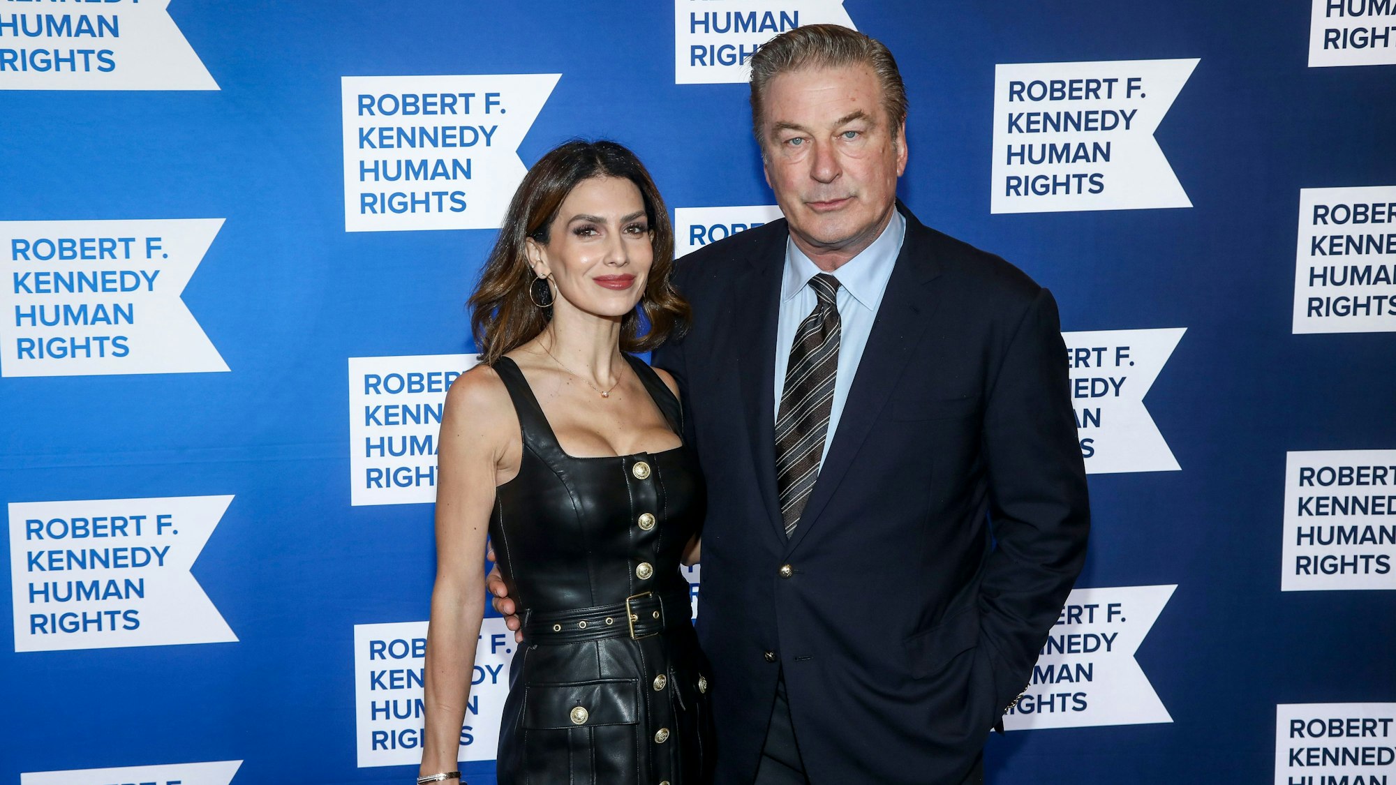 Alec Baldwin und seine Frau Hilaria bei einer Gala.