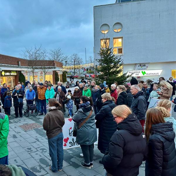 Zu sehen sind protestierende Menschen.