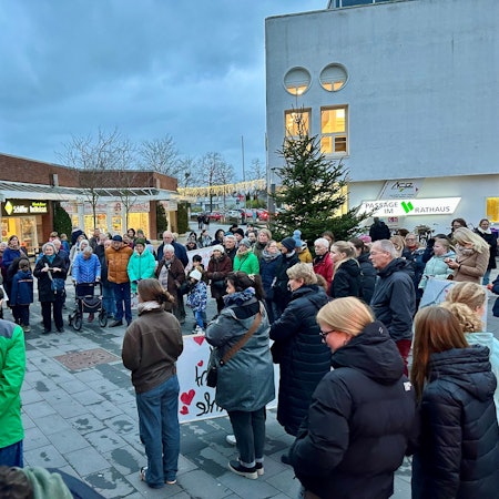Zu sehen sind protestierende Menschen.
