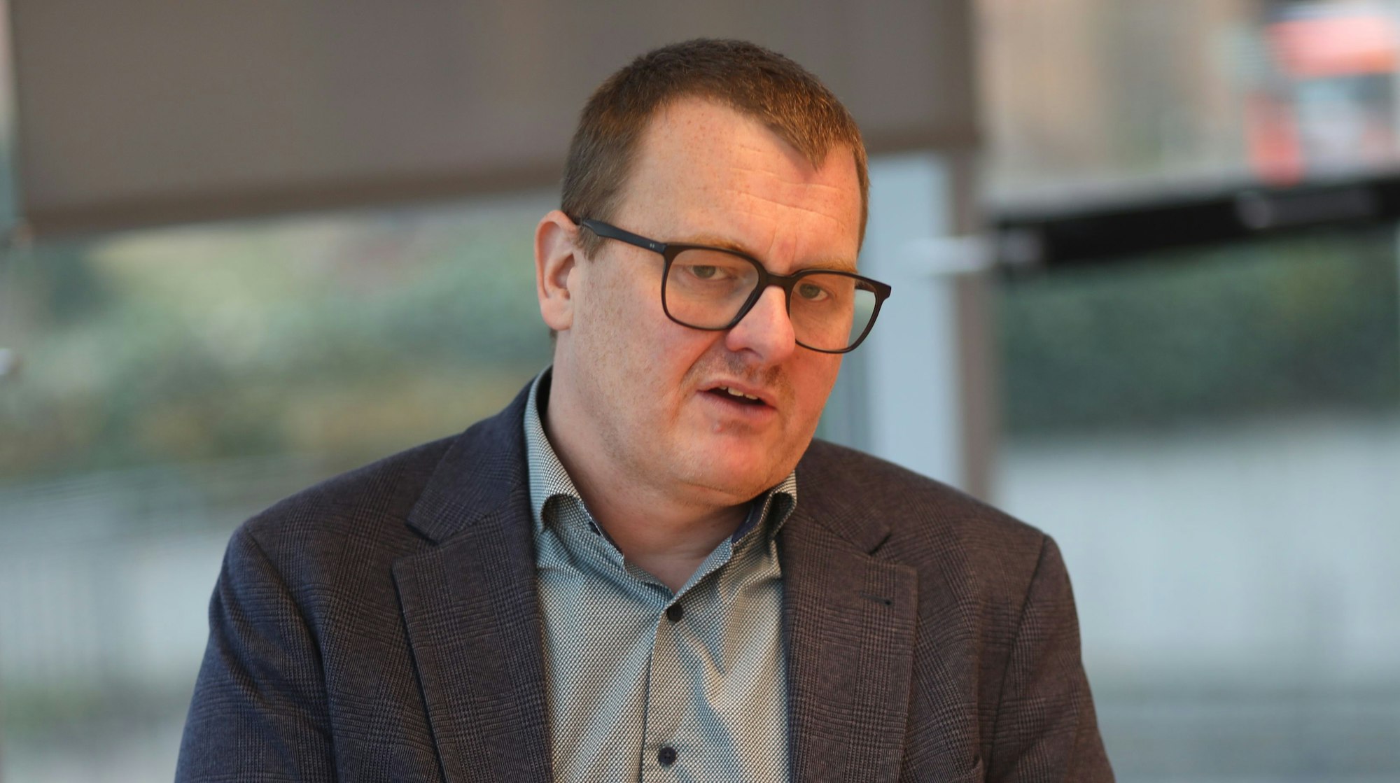 Suchtforscher Daniel Deimel regt an, die leerstehende Kaufhof-Zentrale als Kontaktstelle und Ruhezone für Drogenabhängige zu nutzen.