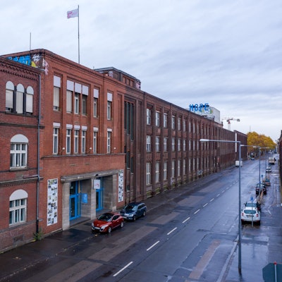 Die ehemalige Hauptverwaltung von Klöckner-Humboldt-Deutz an der Deutz-Mülheimer Straße 147: Den im Bild hinteren Gebäudeteil möchte der Verein Zwischendrin nutzen.