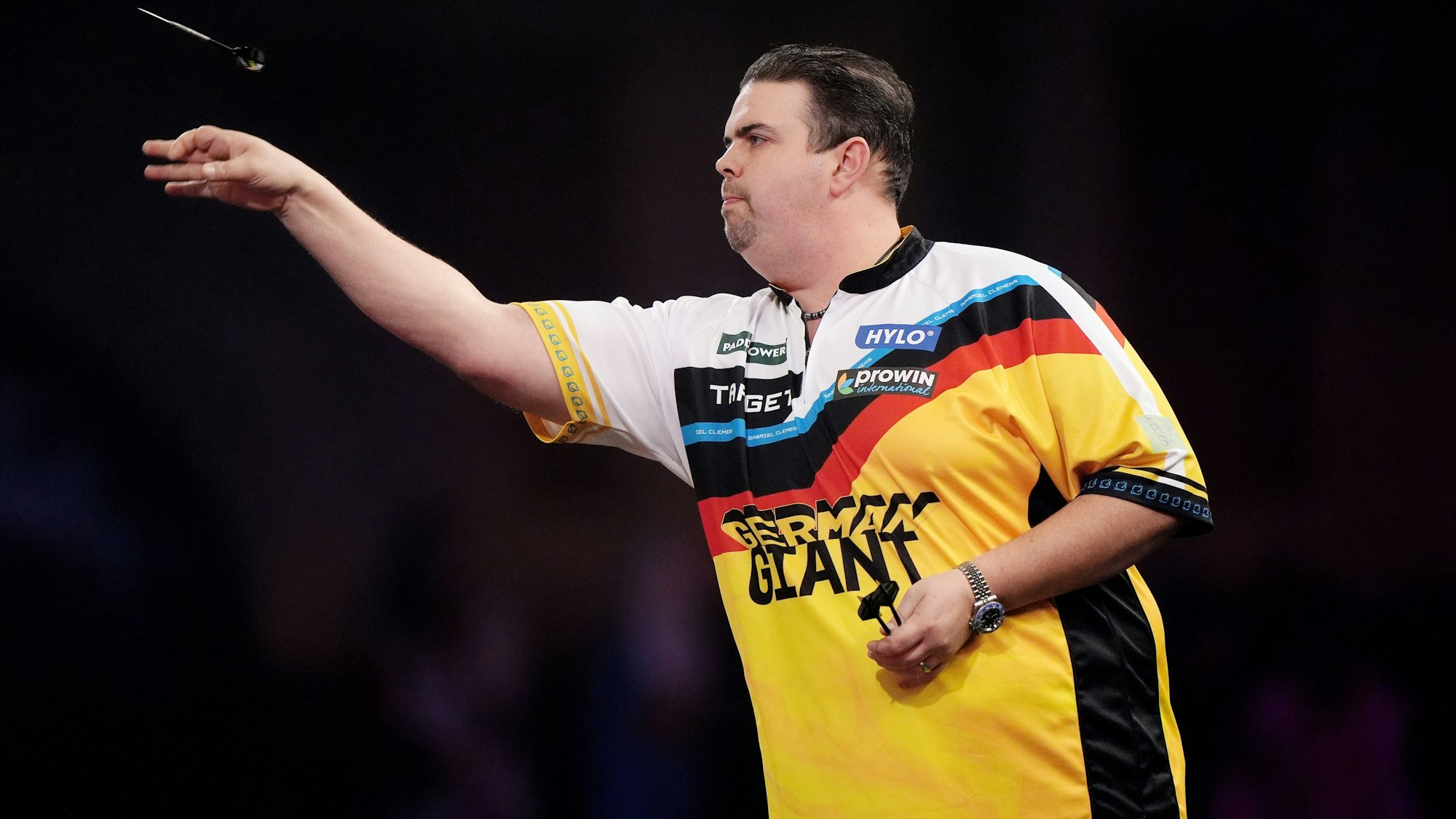 Gabriel Clemens in Aktion am fünften Tag der Paddy Power World Darts Championship im Alexandra Palace.