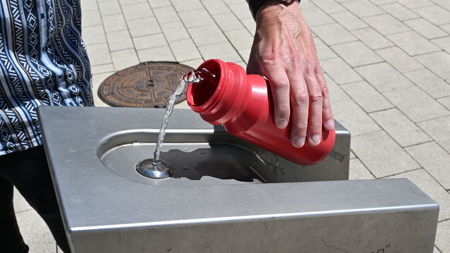 Das Foto zeigt einen Trinkwasserbrunnen.