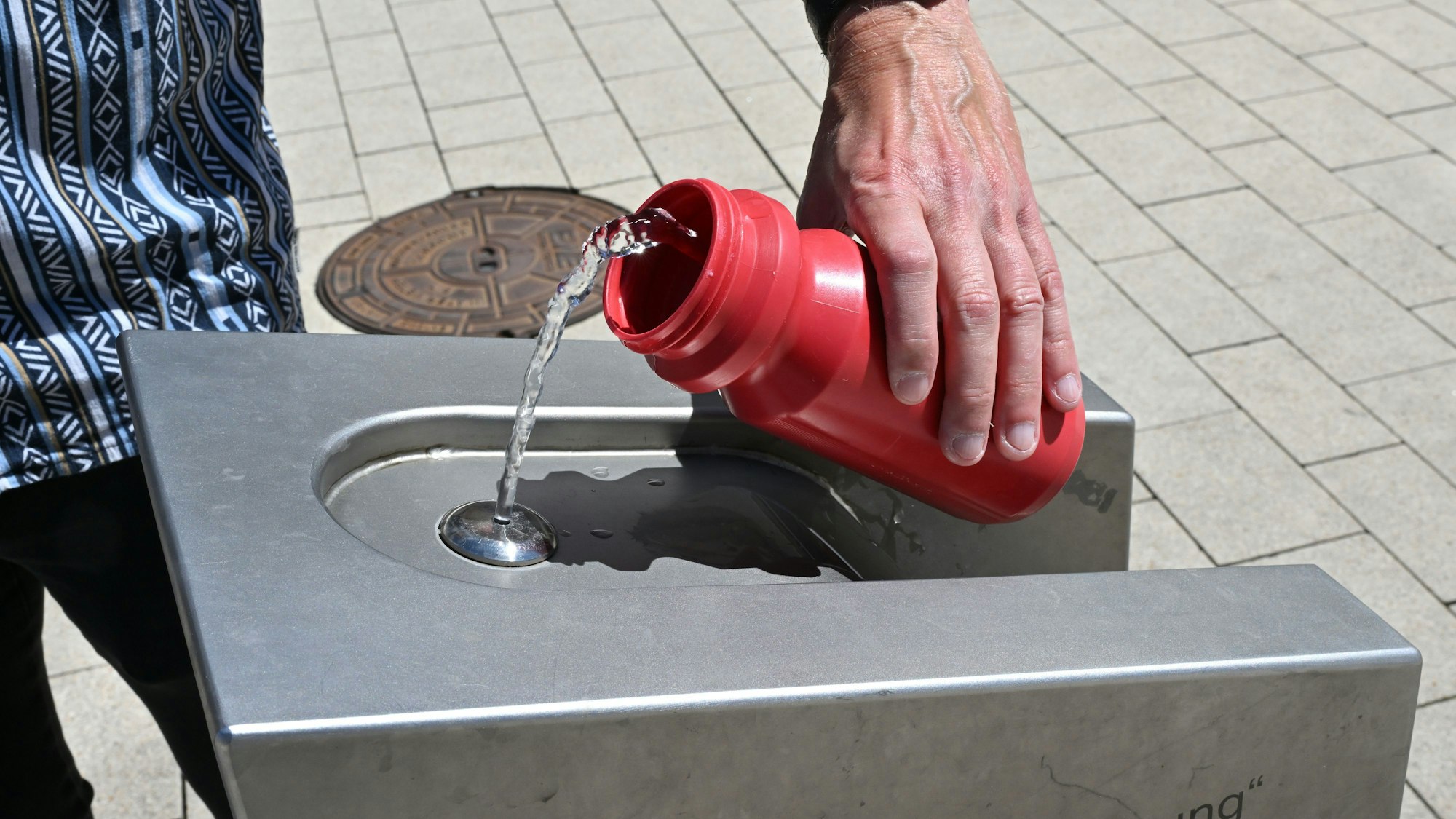 Das Foto zeigt einen Trinkwasserbrunnen.