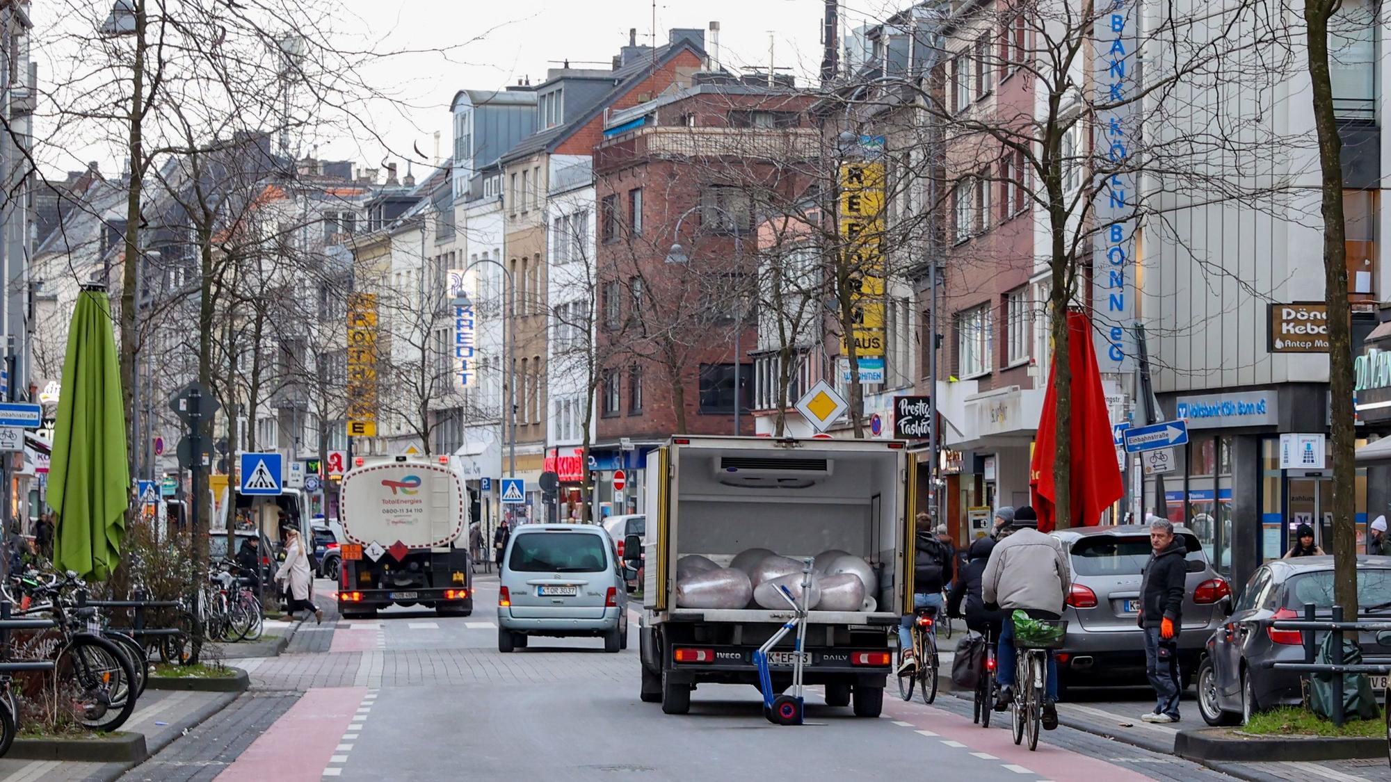 Die Venloer Straße soll langfristig Einbahnstraße bleiben (Archivbild).