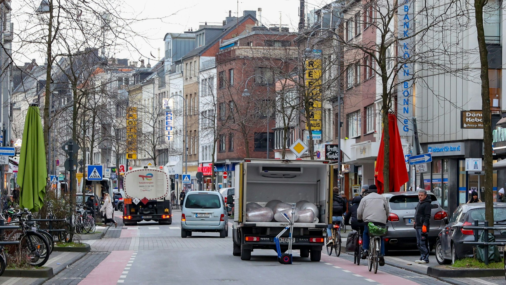 Die Venloer Straße soll langfristig Einbahnstraße bleiben (Archivbild).