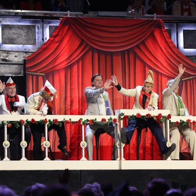 Die Karnevalssitzung wird von Work-Life-Balance-Expertinnen begleitet zur Stressreduzierung der tradionellen Karnevalisten.