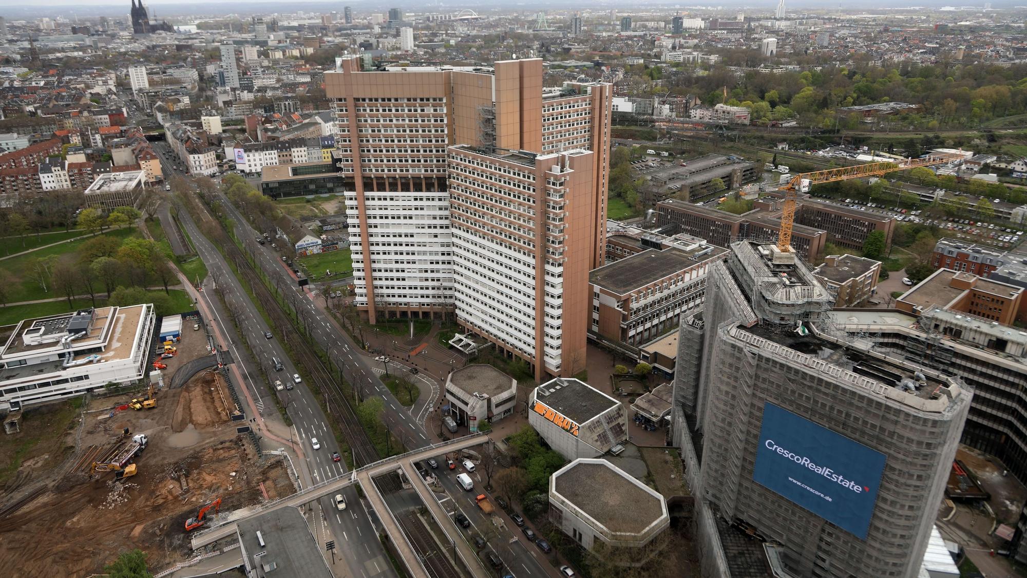 Das Justizzentrum an der Luxemburger Straße (links).
