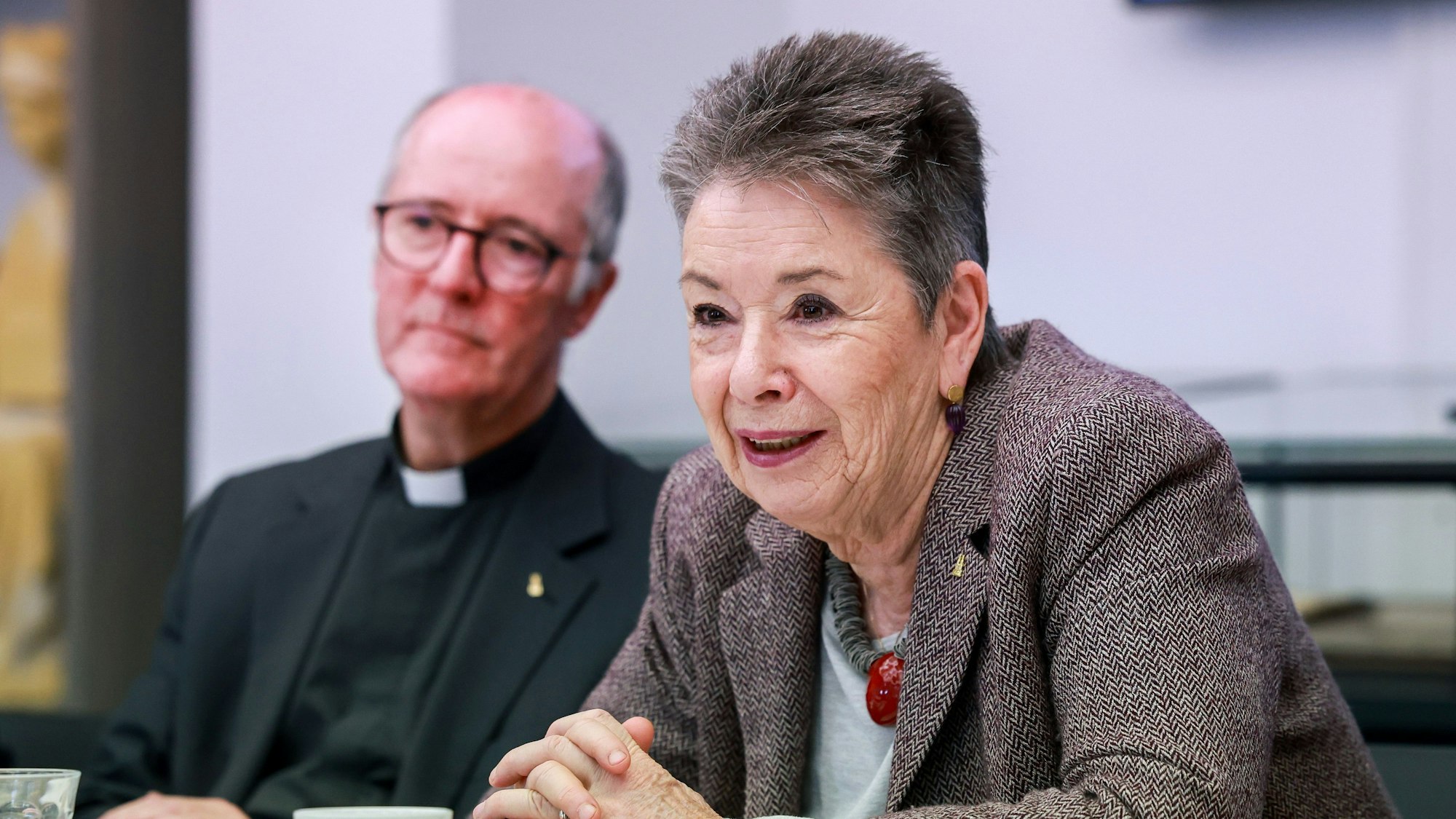 Schock-Werner nannte das Domblatt eine „kunst- und bauhistorische Veröffentlichung von großem Wert“.