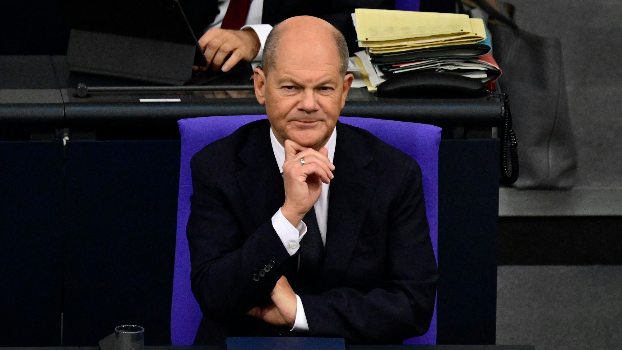 Olaf Scholz auf der Regierungsbank im Bundestag.
