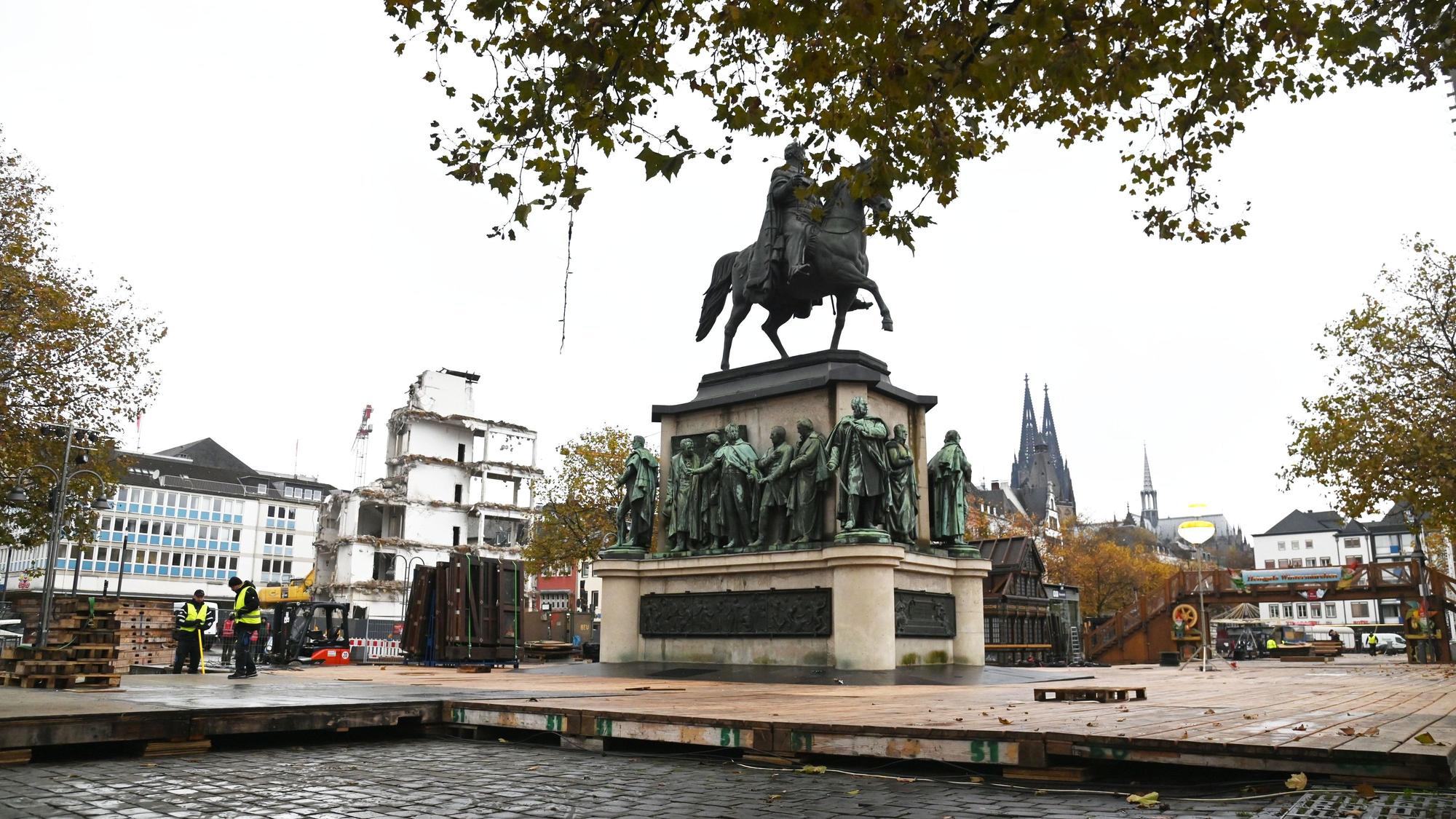 Am Kölner Heumarkt soll lautstark für die Demokratie demonstriert werden.