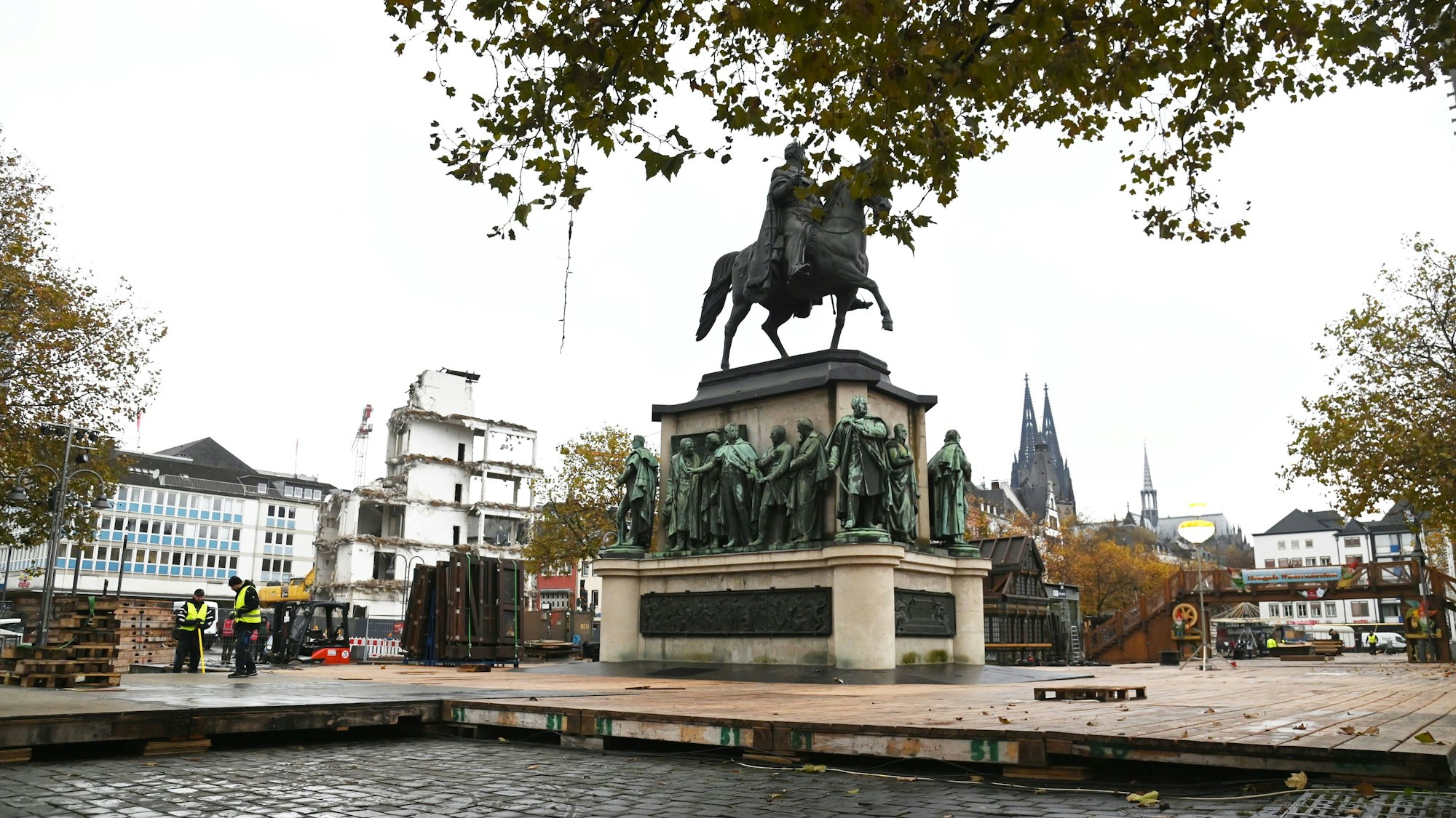 Am Kölner Heumarkt soll lautstark für die Demokratie demonstriert werden.