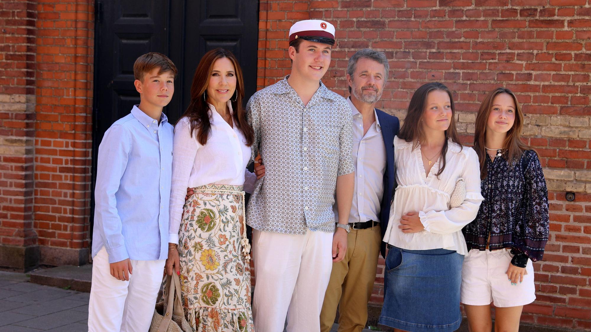 Die dänische Königsfamilie: Prinz Vincent, Königin Mary, Kronprinz Christian, König Frederik, Prinzessin Isabella und Prinzessin Josephine.