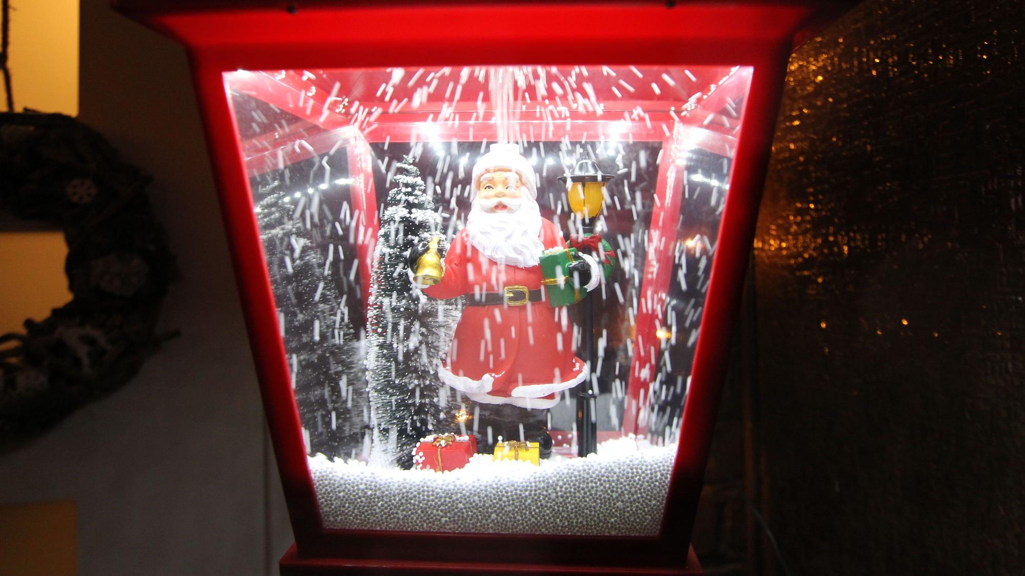 Bei Schübls vor der Haustür schneit es den ganzen Abend.