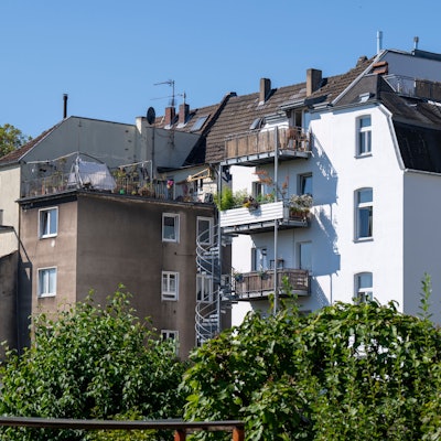 Viele Wohnhäuser müssen saniert werden. Xantener Straße in Nippes.