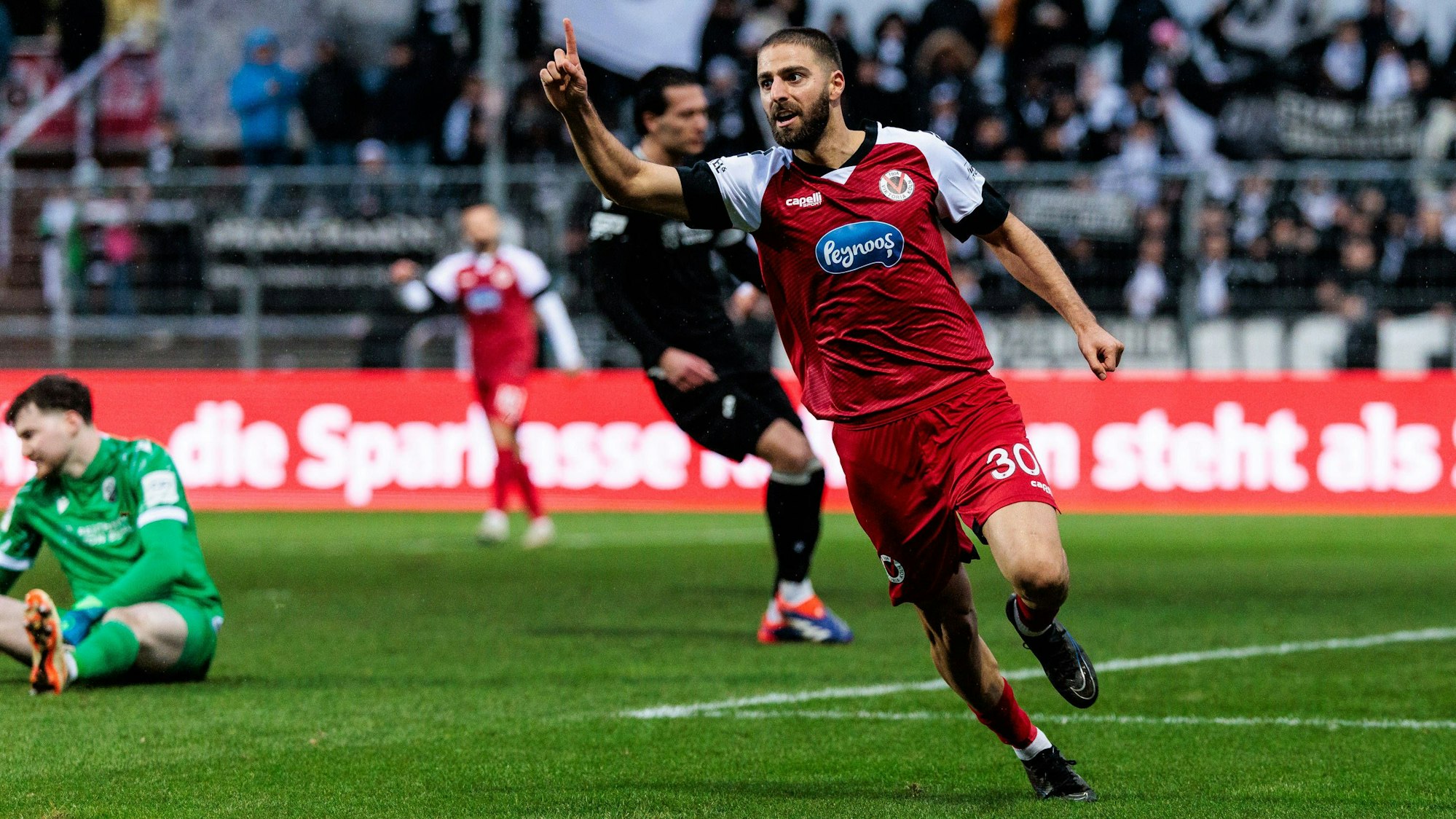 3. Liga: Viktoria Köln - SV Sandhausen 21.12.2024 Jubel zum 1:0 durch Serhat Semih Güler Viktoria Köln, 30 3. Liga: Viktoria Köln - SV Sandhausen, Köln, Sportpark Höhenberg am 21.12.2024 DFB REGULATIONS PROHIBIT ANY USE OF PHOTOGRAPHS AS IMAGE SEQUENCES AND/OR QUASI-VIDEO. *** 3 Liga Viktoria Köln SV Sandhausen 21 12 2024 Cheers for 1 0 by Serhat Semih Güler Viktoria Köln, 30 3 Liga Viktoria Köln SV Sandhausen, Köln, Sportpark Höhenberg on 21 12 2024 DFB REGULATIONS PROHIBIT ANY USE OF PHOTOGRAPHS AS IMAGE SEQUENCES AND OR QUASI VIDEO Copyright: xBEAUTIFULxSPORTS/Wunderlx
