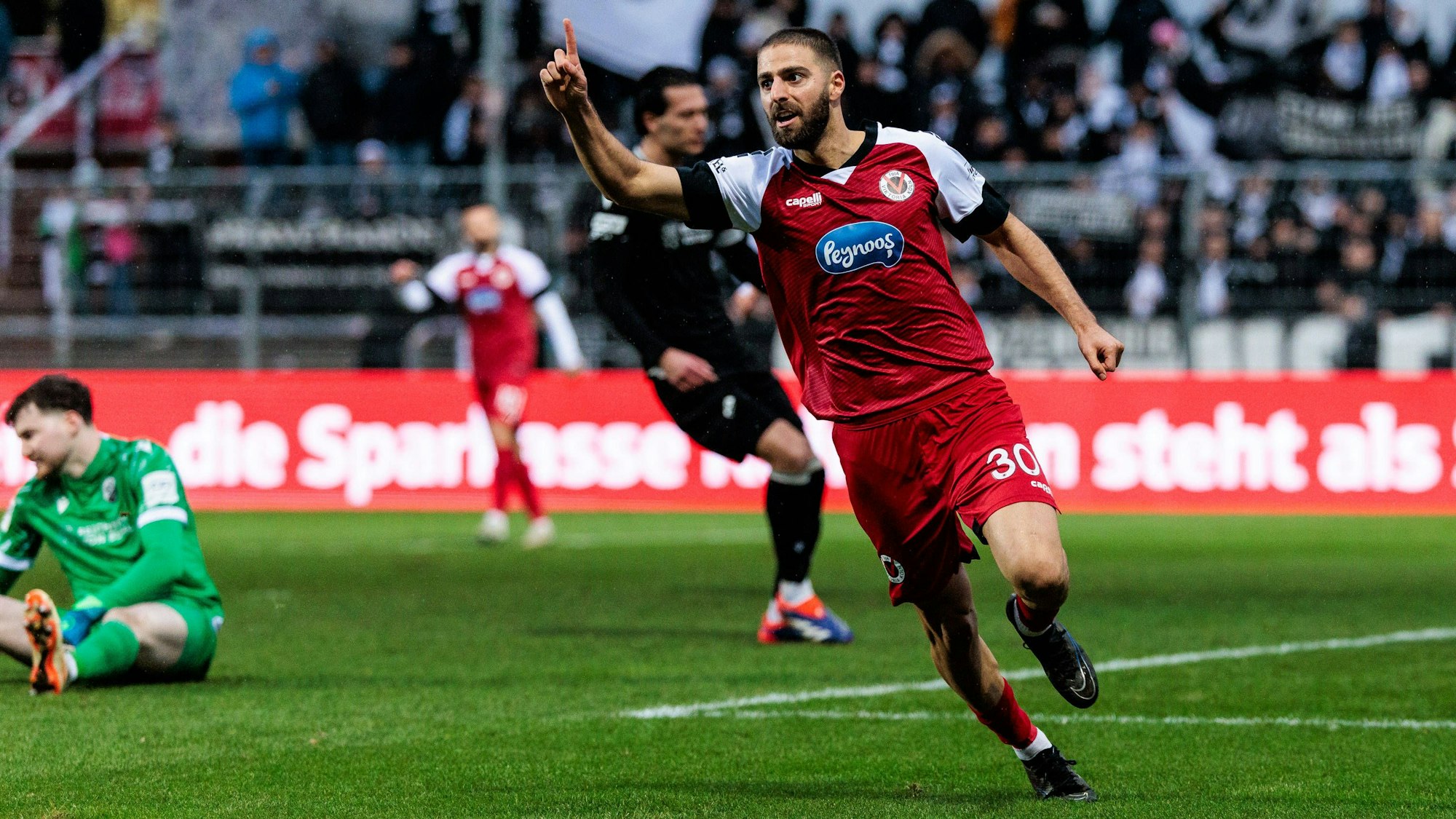 3. Liga: Viktoria Köln - SV Sandhausen 21.12.2024 Jubel zum 1:0 durch Serhat Semih Güler Viktoria Köln, 30 3. Liga: Viktoria Köln - SV Sandhausen, Köln, Sportpark Höhenberg am 21.12.2024 DFB REGULATIONS PROHIBIT ANY USE OF PHOTOGRAPHS AS IMAGE SEQUENCES AND/OR QUASI-VIDEO. *** 3 Liga Viktoria Köln SV Sandhausen 21 12 2024 Cheers for 1 0 by Serhat Semih Güler Viktoria Köln, 30 3 Liga Viktoria Köln SV Sandhausen, Köln, Sportpark Höhenberg on 21 12 2024 DFB REGULATIONS PROHIBIT ANY USE OF PHOTOGRAPHS AS IMAGE SEQUENCES AND OR QUASI VIDEO Copyright: xBEAUTIFULxSPORTS/Wunderlx