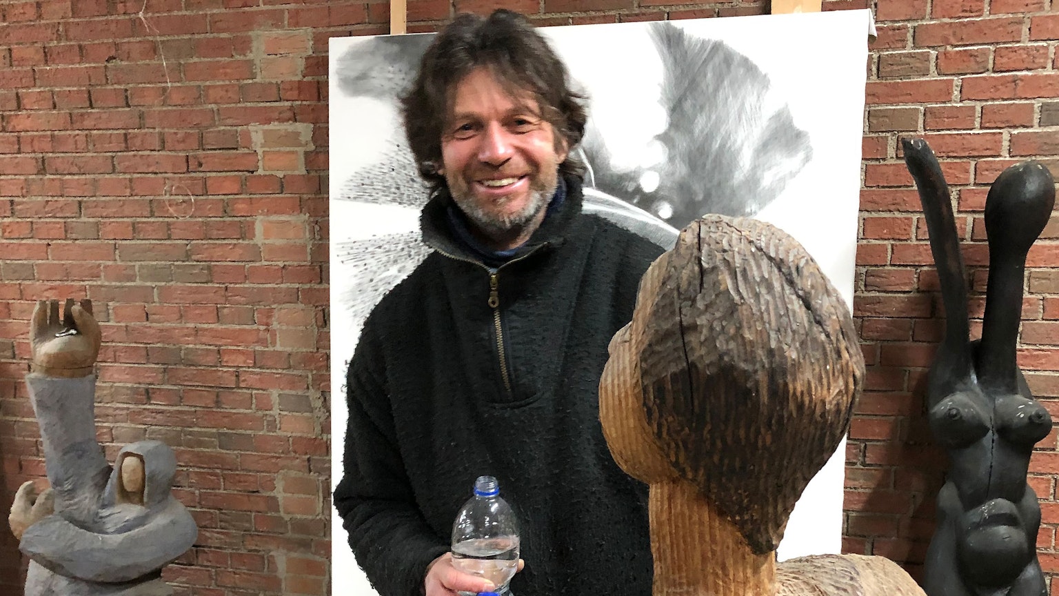 Das Foto zeigt Bildhauer Dirk Müller.