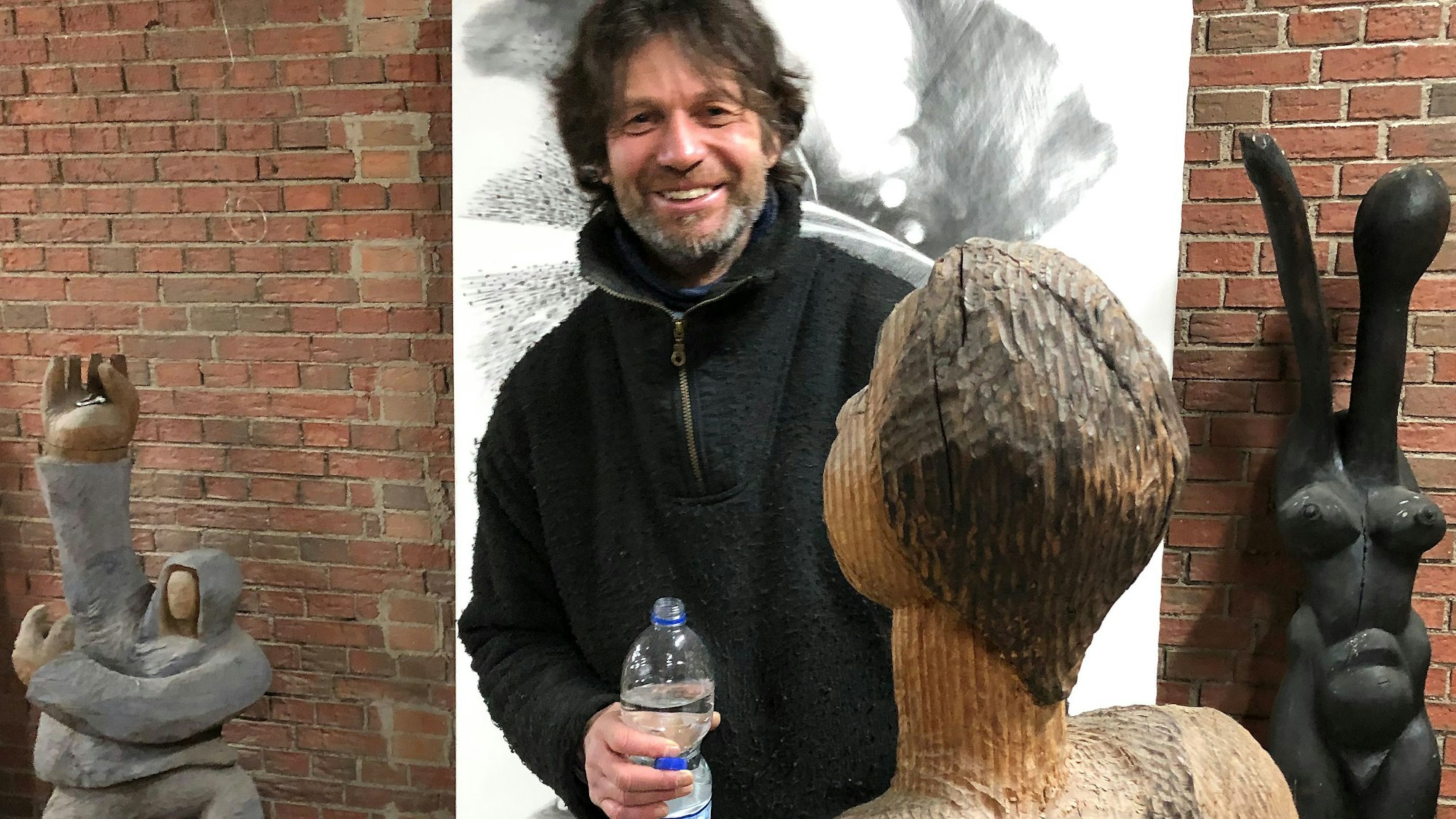 Das Foto zeigt Bildhauer Dirk Müller.