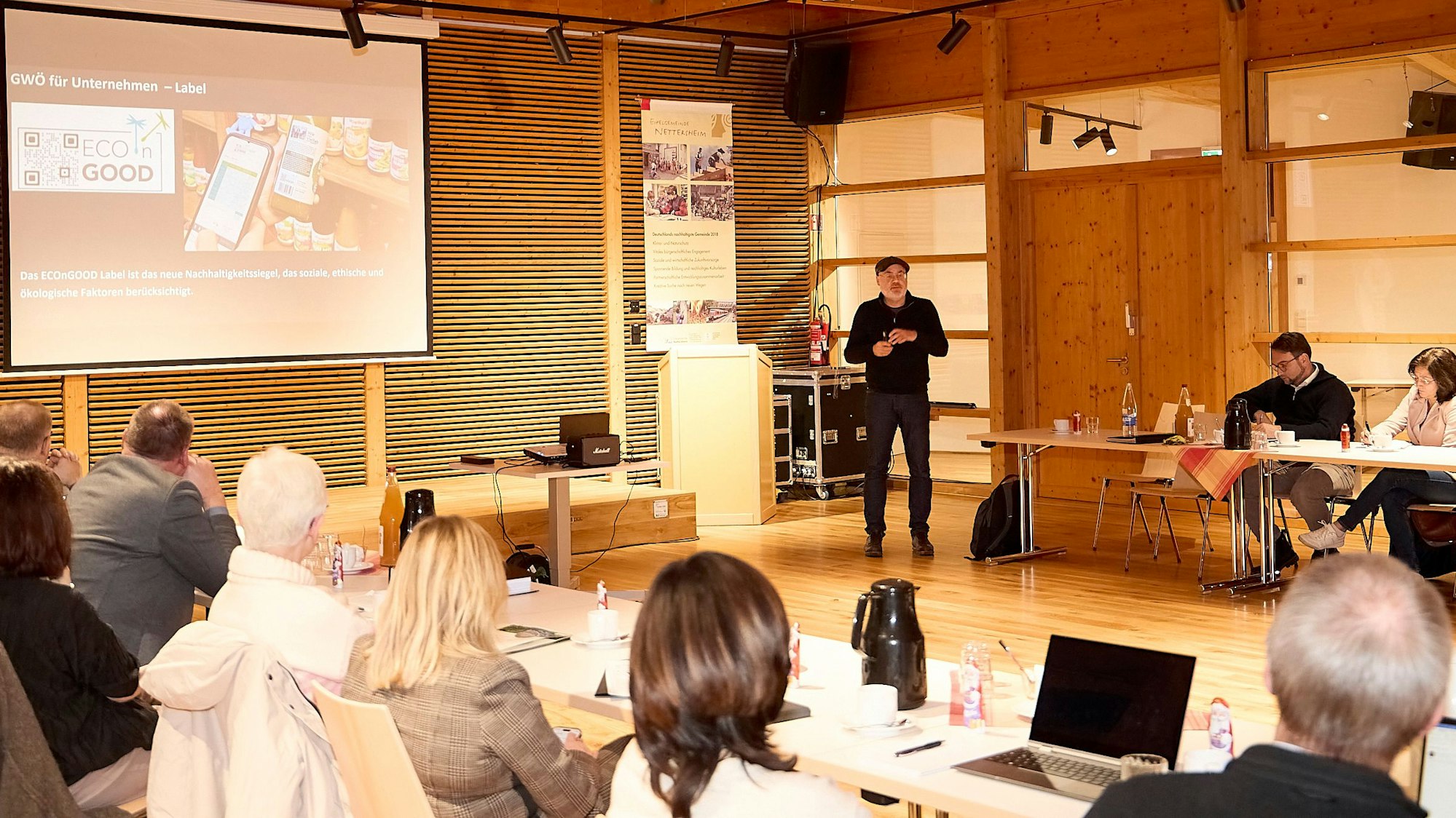 Das Bild zeigt Stefan Gothe während seines Vortrags in Nettersheim.