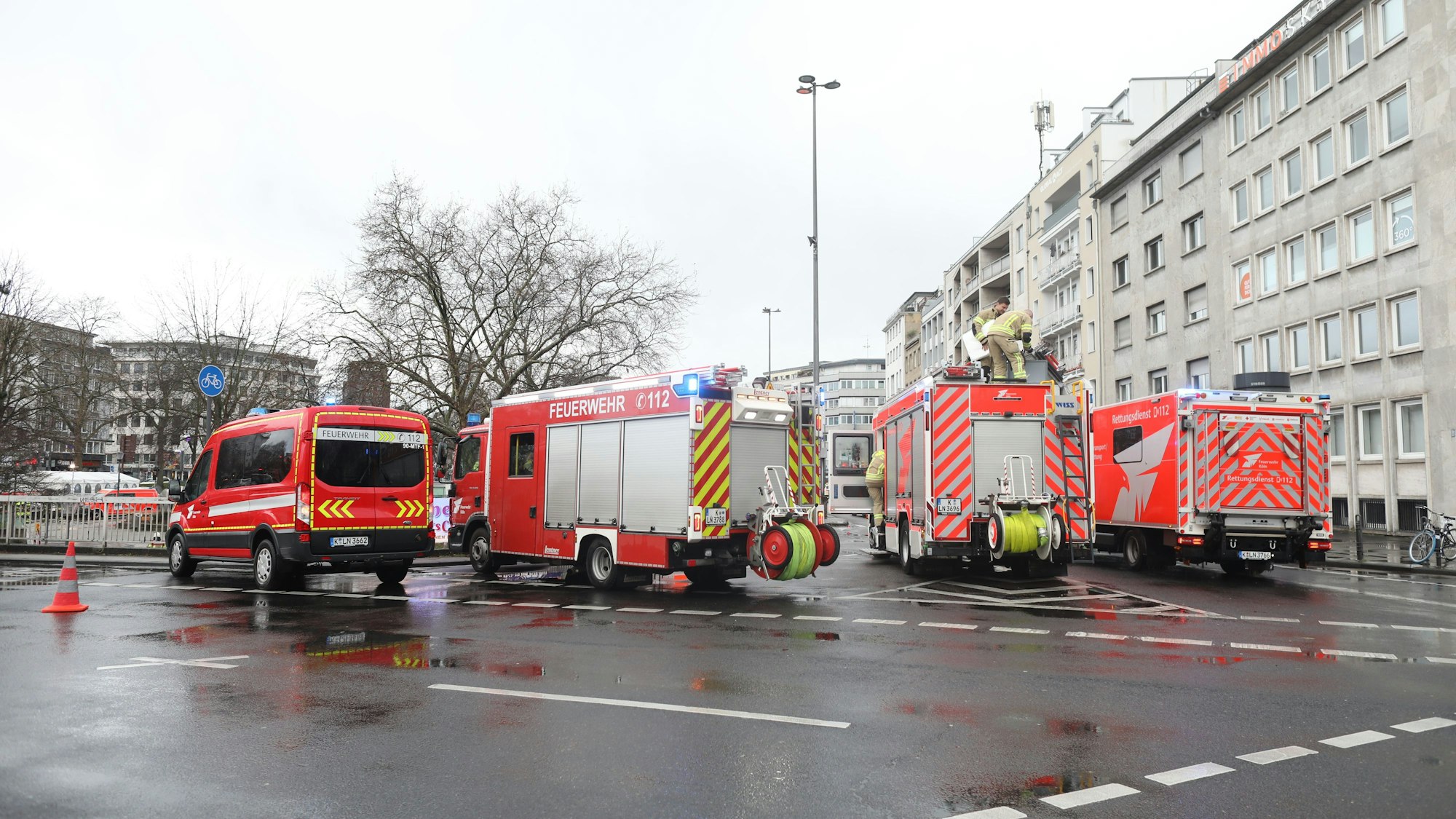 22.12.2024, Köln: In einem Technikraum der KVB an der U-Bahn Station Ebertplatz hat es gebrannt. Foto: Arton Krasniqi