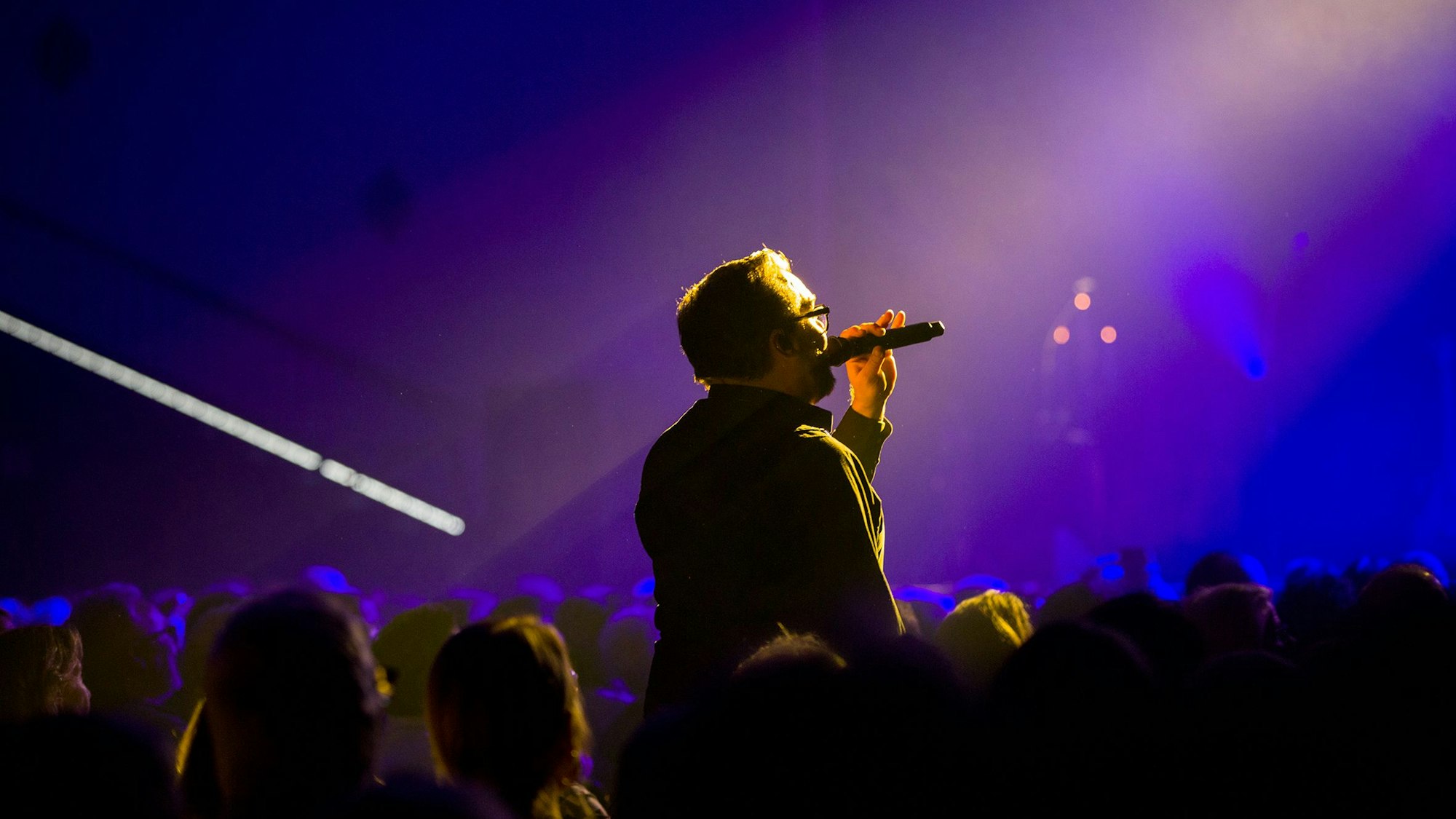 Freddi Lubitz beim Konzert Höhner Weihnacht 2024 im Kölner Hotel Maritim.