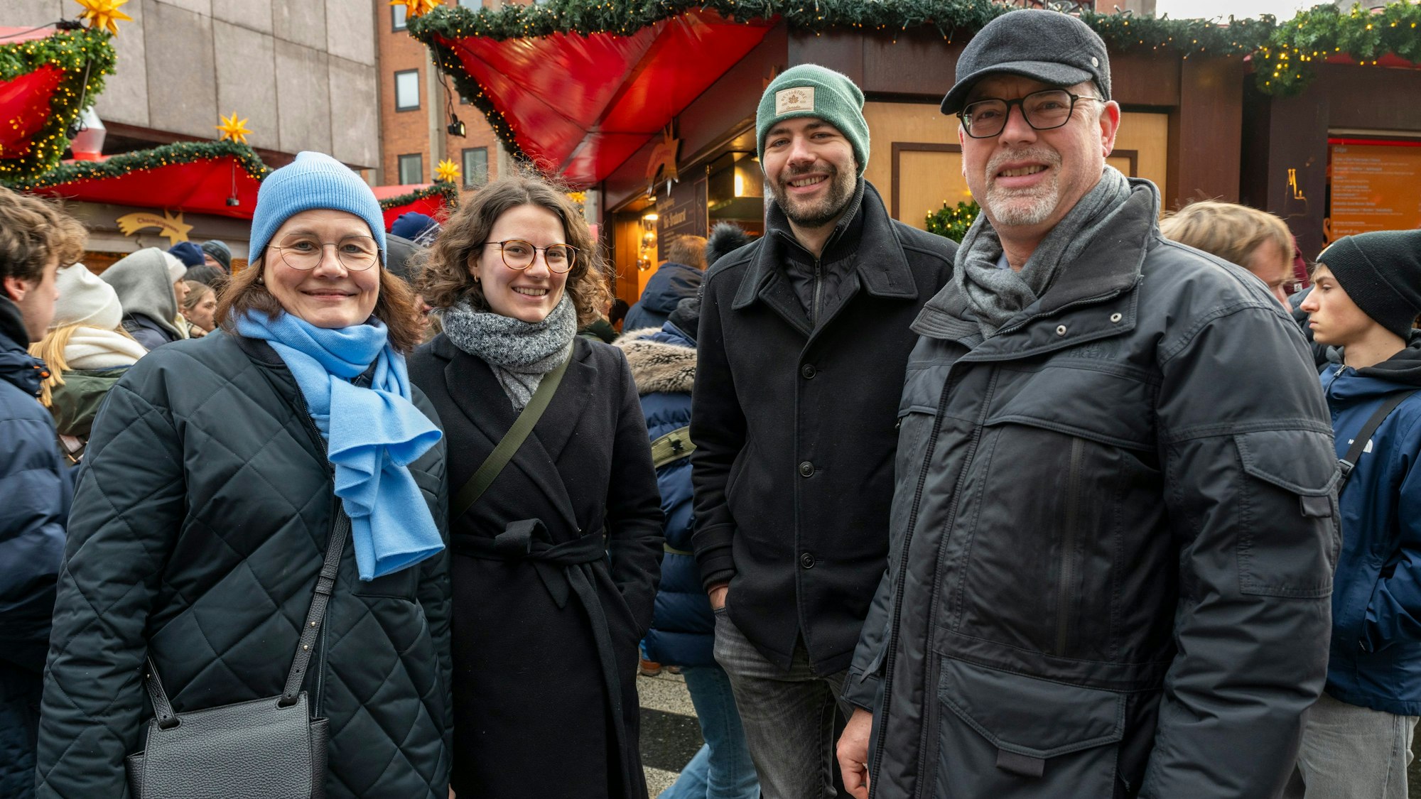 Familie Thielmann besucht trotz der Terrorgefahr den Weihnachtsmarkt am Dom.