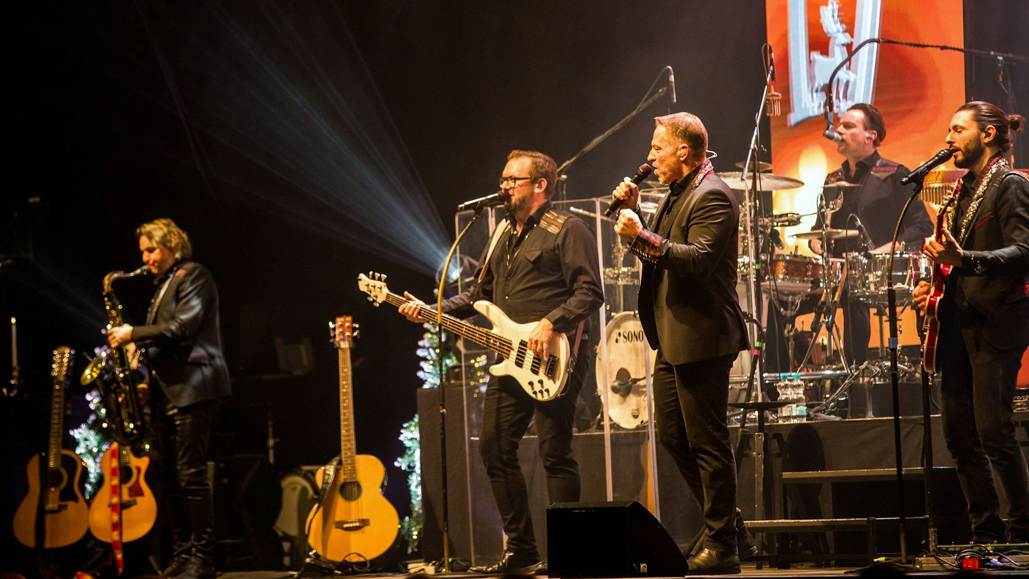 Höhner Weihnacht 2024 im großen Saal des Kölner Hotels Maritim.