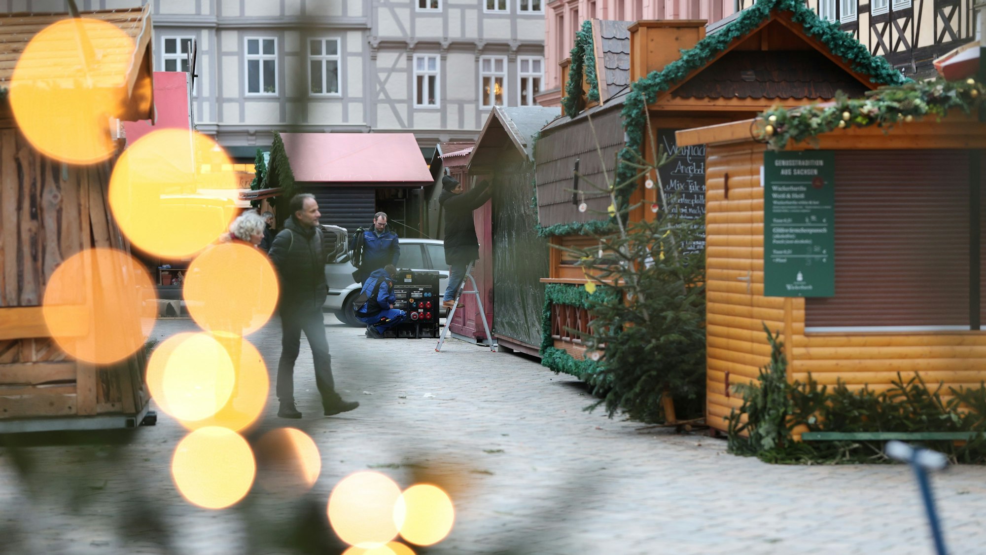Geschlossener Weihnachtsmarkt in Quedlinburg, Sachsen-Anhalt.