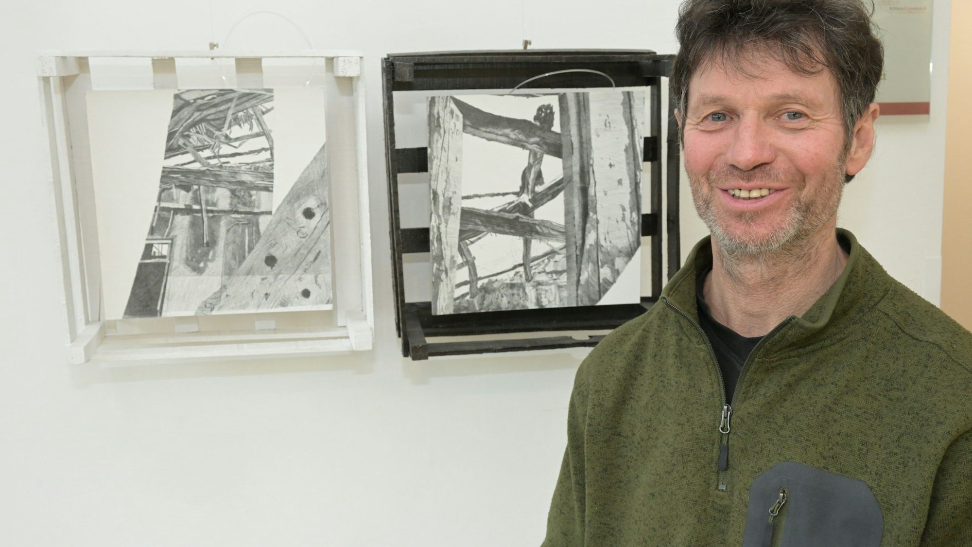 Das Foto zeigt Bildhauer Dirk Müller