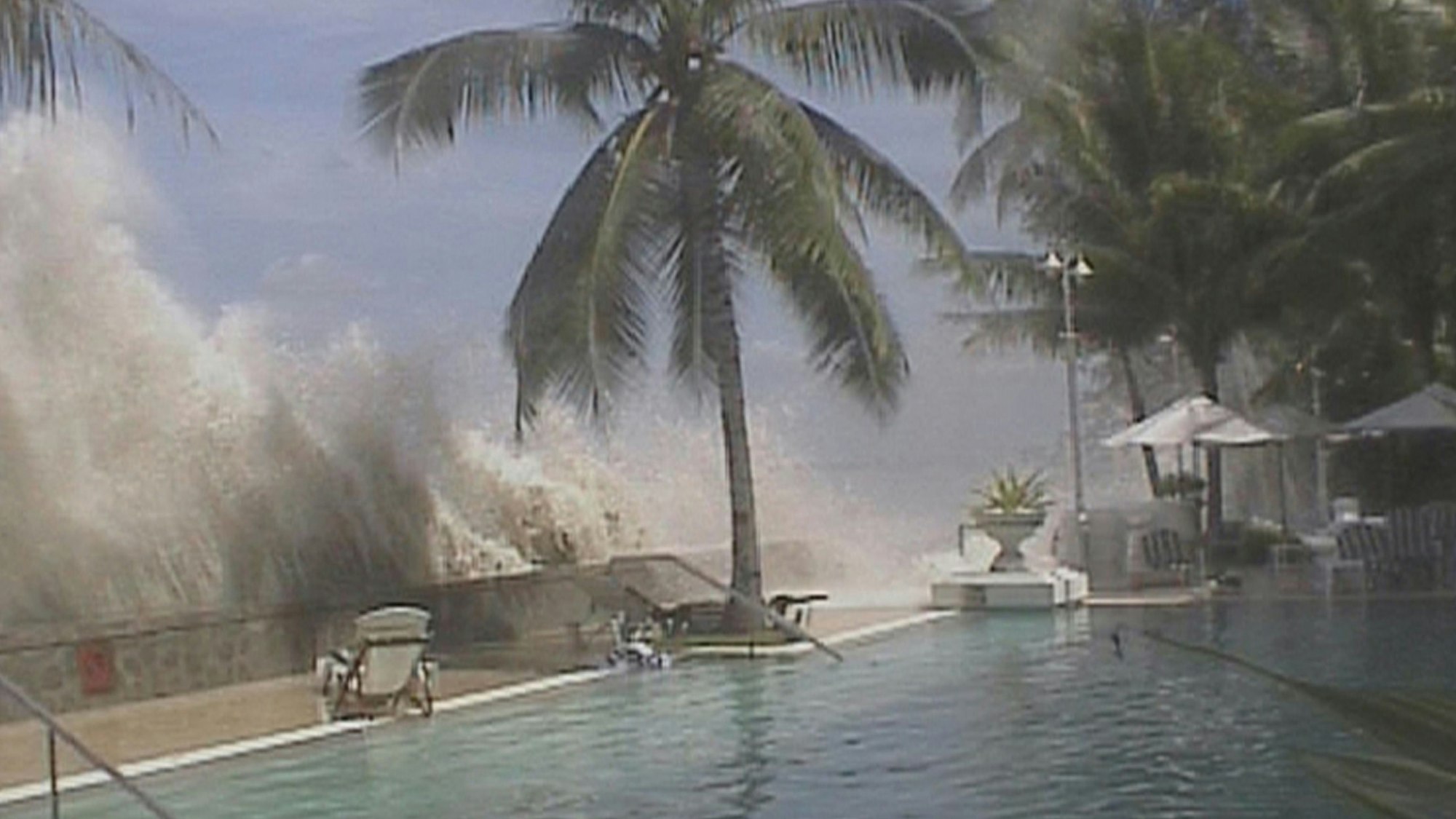 Der Tsunami erreicht am 26. Dezember 2004 die Insel Penang (Malaysia).