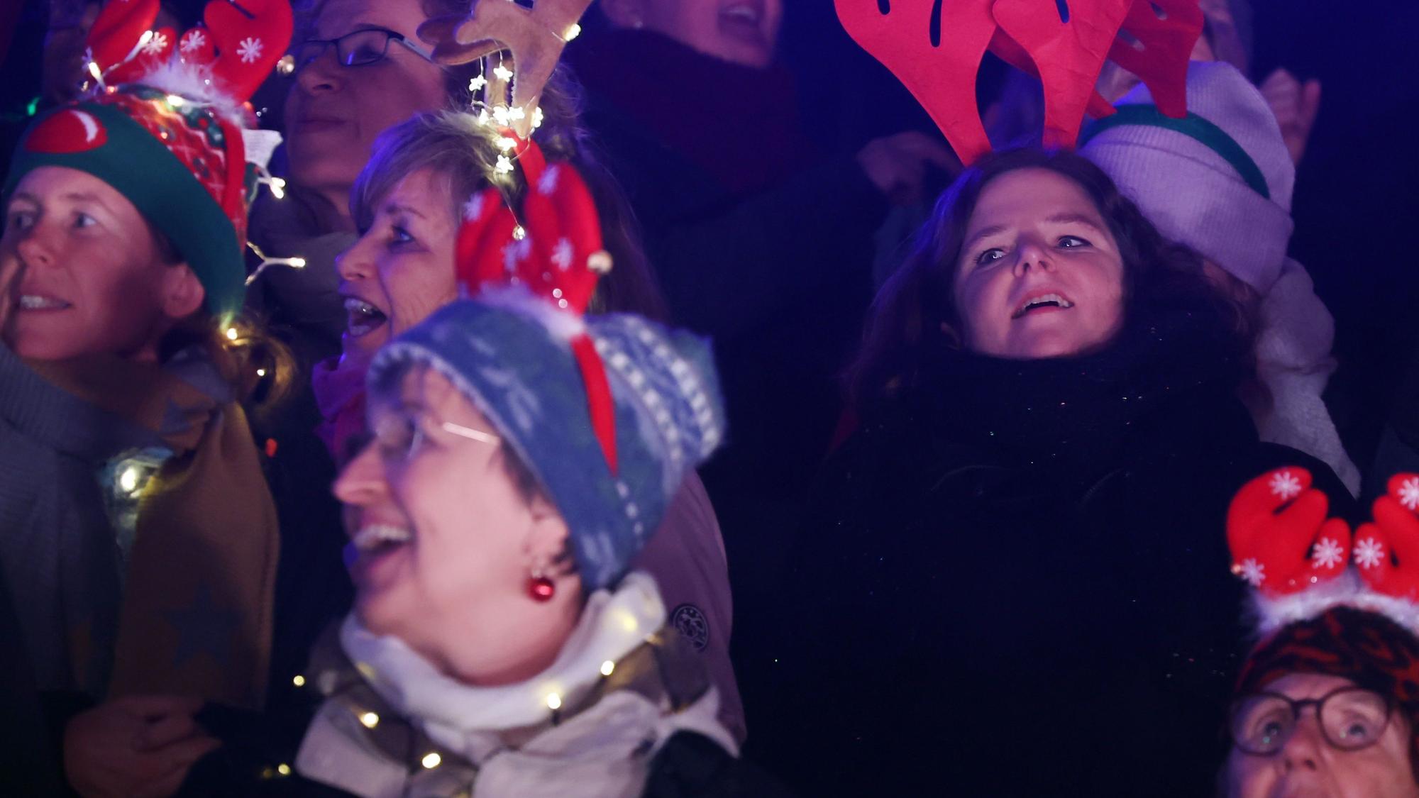 23.12.2023
Köln:
Mitsingkonzert
Loss mer Weihnachtsleeder singe im Rheinenergie Stadion
Foto: Martina Goyert