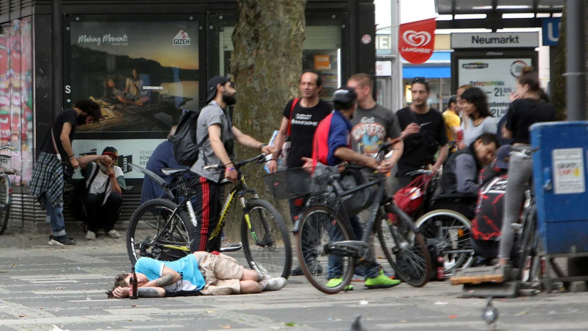 Offener Drogenkonsum auf dem Kölner Neumarkt.