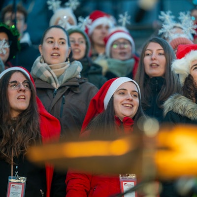 23.12.2024, Köln: Die Mitsing-Veranstaltung „Loss mer Weihnachtsleeder singe“ begeistert im Rhein-Energie-Stadion.  Foto: Uwe Weiser