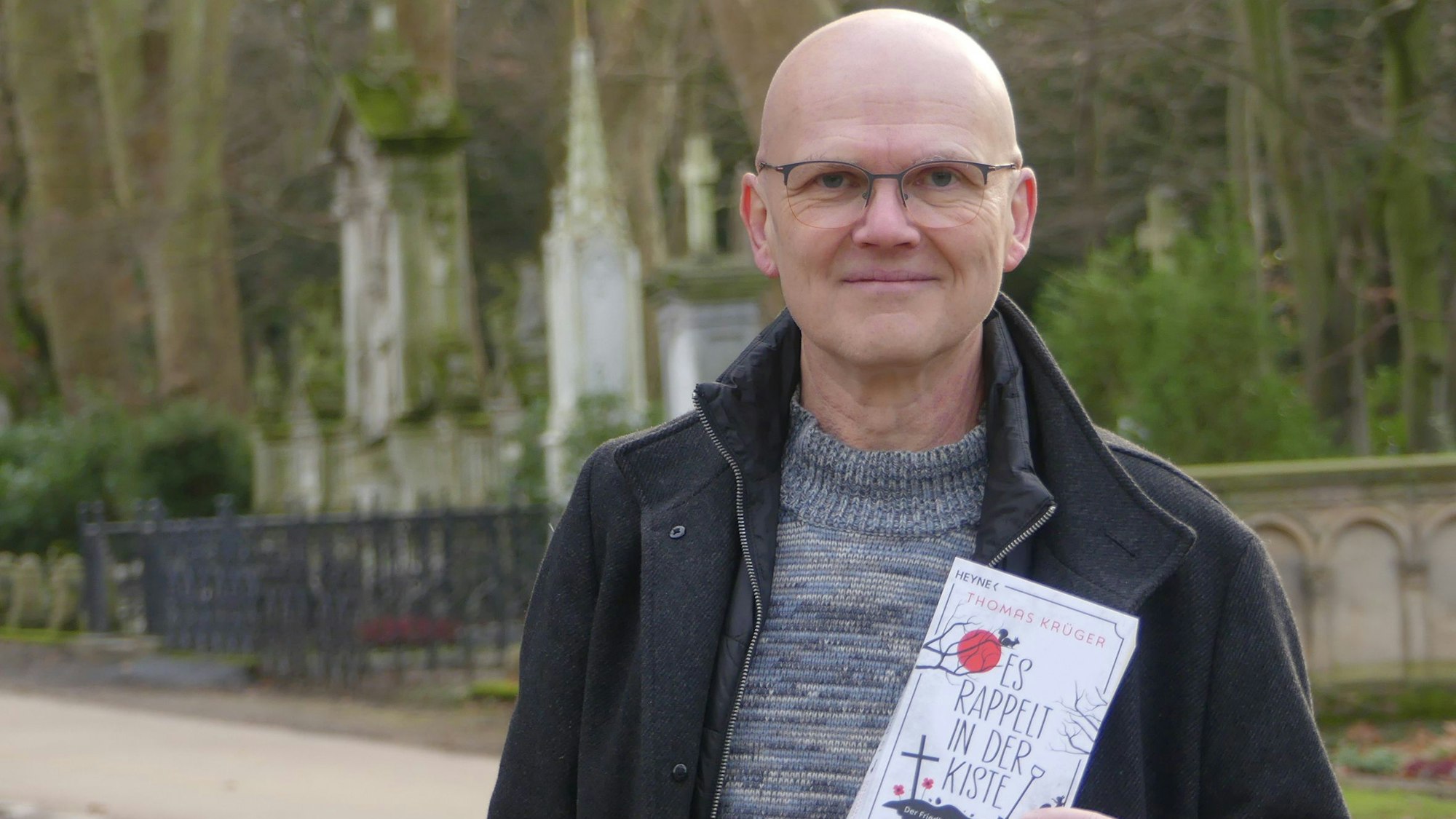 Thomas Krüger hat sich für seinen Krimi intensiv mit dem Melatenfriedhof beschäftigt.