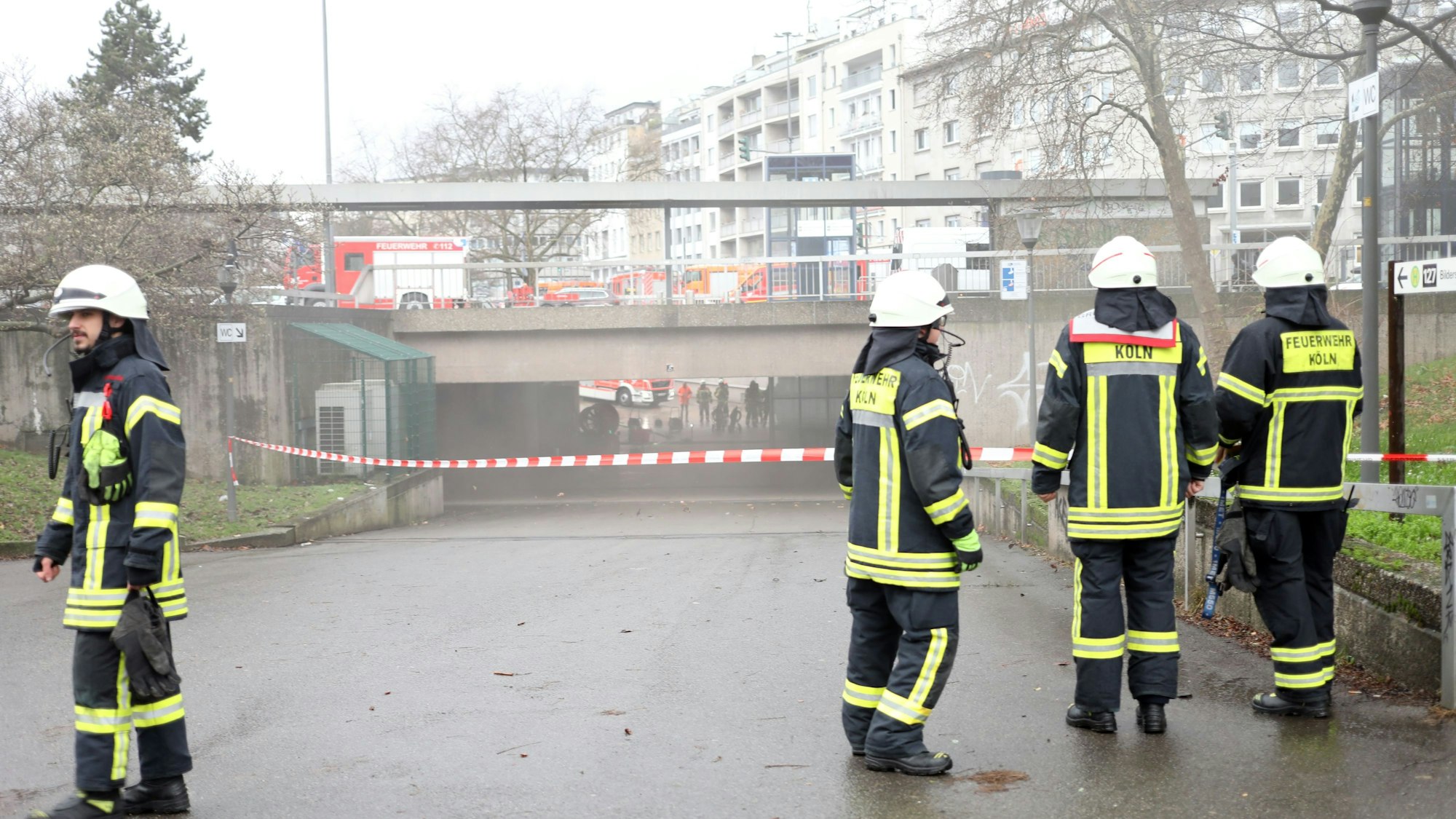 Ein Brand am Ebertplatz legte am Sonntag den Verkehr der KVB lahm.