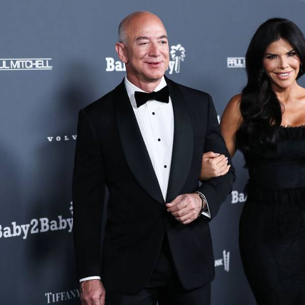 Jeff Bezos und Lauren Sánchez auf dem roten Teppich.