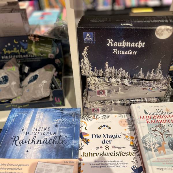 In den Buchhandlungen stapelt sich die Rauhnächte-Titel.