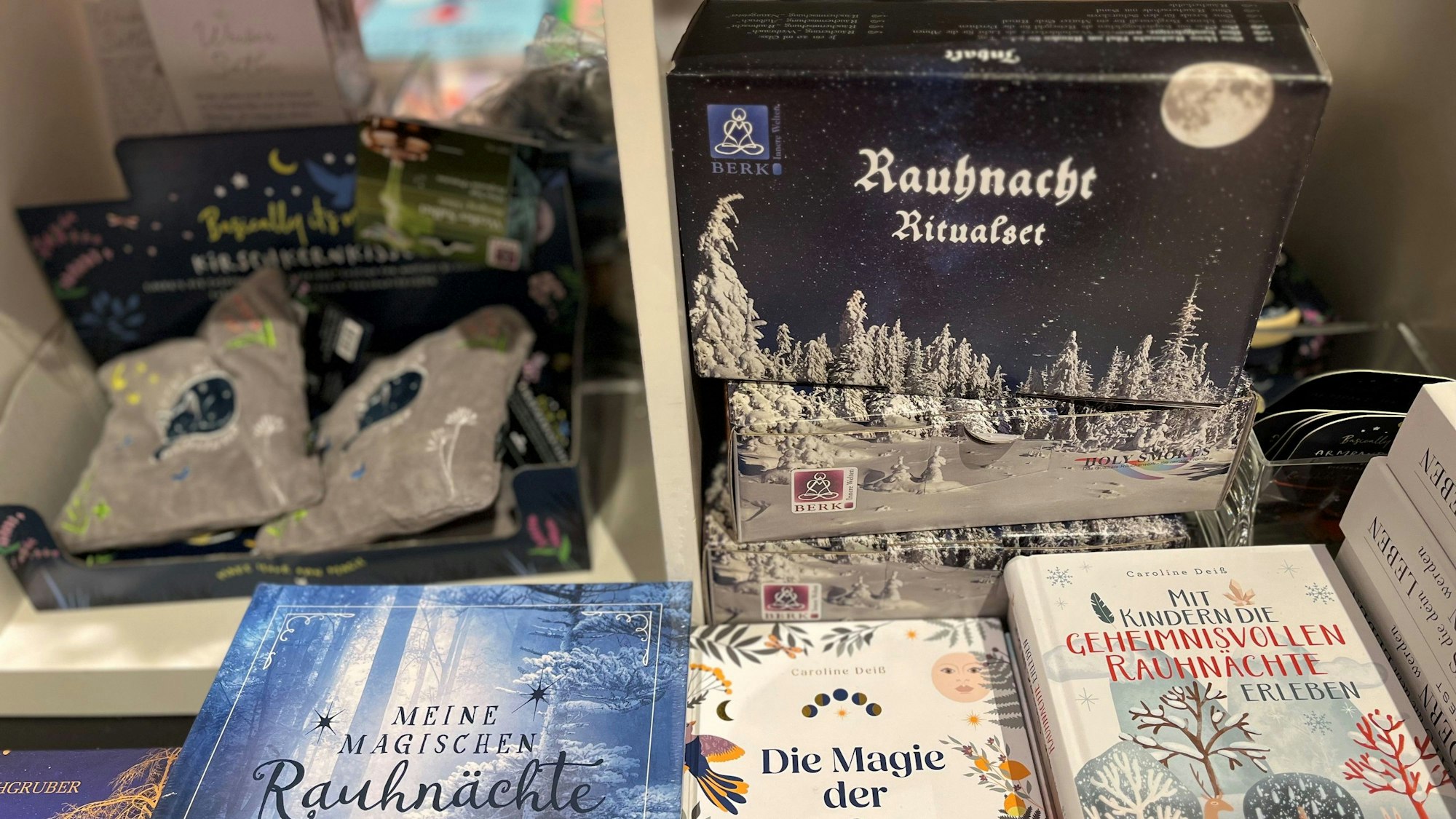 In den Buchhandlungen stapelt sich die Rauhnächte-Titel.