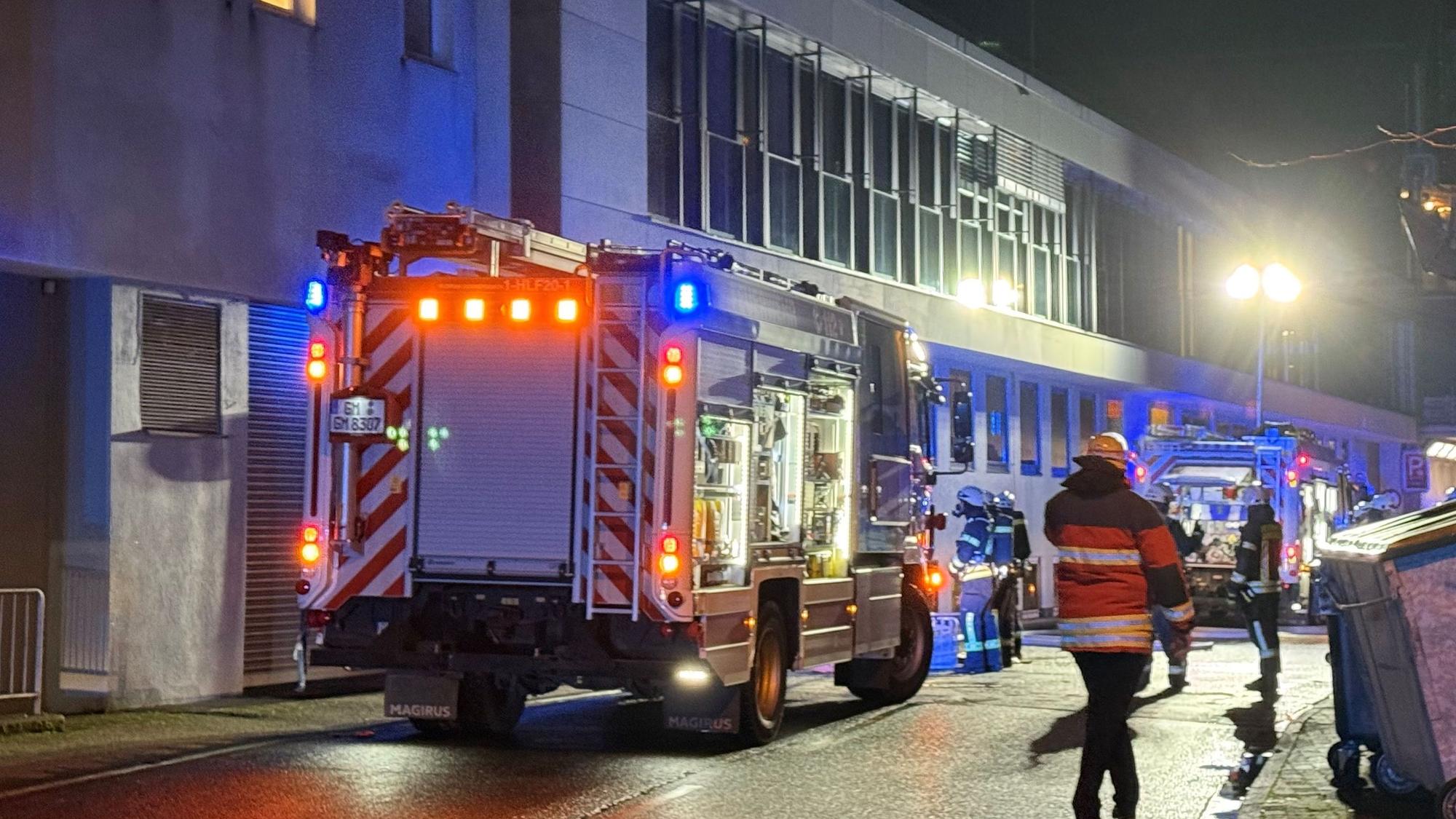 Mehrere Löschwagen sind im Einsatz: