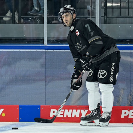 Nick Bailen Koelner Haie, 7 beim Warmup. GER, EHC Red Bull Muenchen vs. Koelner Haie, Eishockey, DEL, 14. Spieltag, Saison 2024/2025, 01.11.2024. GER, EHC Red Bull Muenchen vs. Koelner Haie, Eishockey, DEL, 14. Spieltag, Saison 2024/2025, 01.11.2024. Muenchen *** Nick Bailen Koelner Haie, 7 at Warmup GER, EHC Red Bull Muenchen vs Koelner Haie, Ice Hockey, DEL, Matchday 14, Season 2024 2025, 01 11 2024 GER, EHC Red Bull Muenchen vs Koelner Haie, Ice Hockey, DEL, Matchday 14, Season 2024 2025, 01 11 2024 Muenchen Copyright: xEibner-Pressefoto/HeikexFeinerx EP_HFR