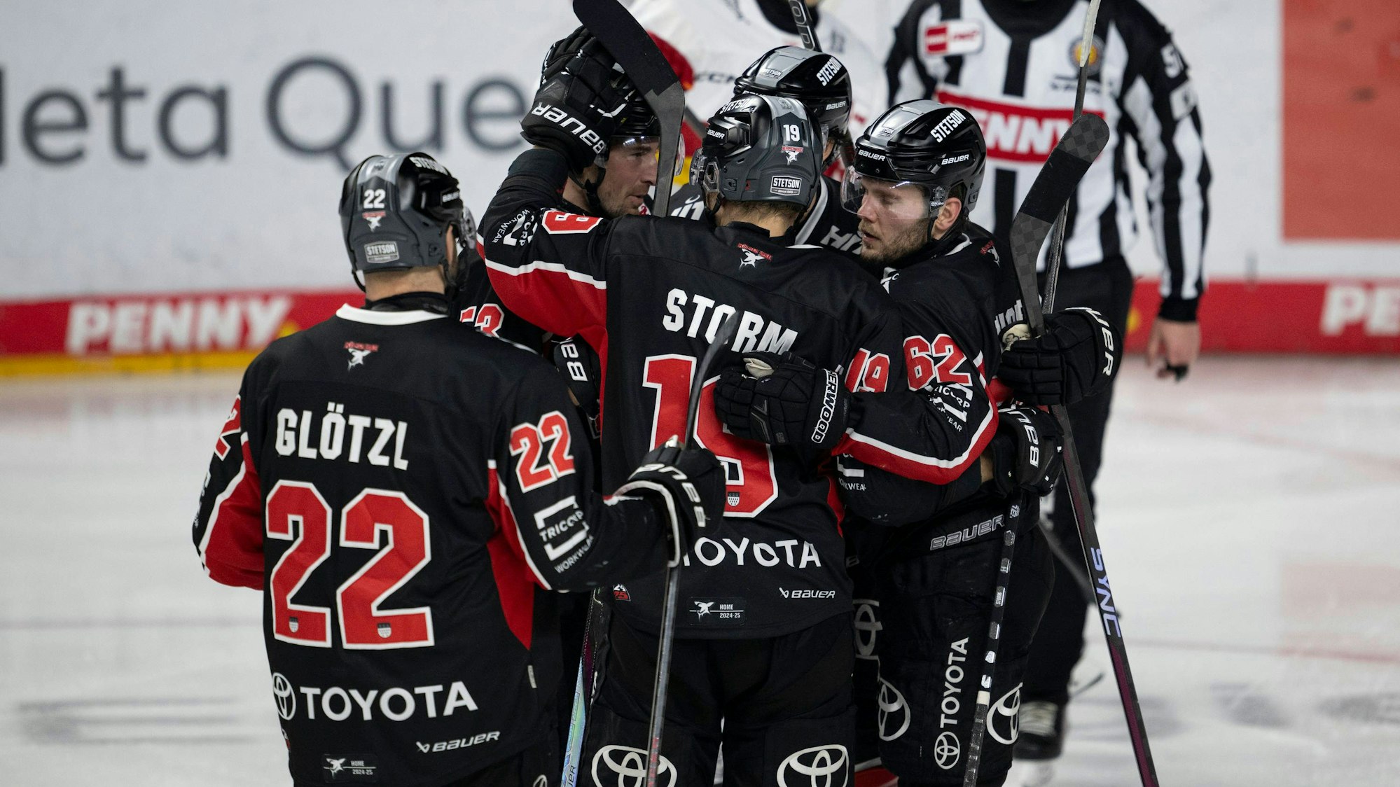 PENNY DEL 1 Kölner Haie - Düsseldorfer EG Köln, 24.11.2024 Maximilian Glötzl Kölner Haie, 22 Parker Tuomie Kölner Haie, 62 Frederik Storm Kölner Haie, 19 Louis- Marc Aubry Kölner Haie, 15 PENNY DEL 1 Kölner Haie - Düsseldorfer EG am 24.11.2024 in der Lanxess Arena in Köln Deutschland. *** PENNY DEL 1 Kölner Haie Düsseldorfer EG Cologne, 24 11 2024 Maximilian Glötzl Kölner Haie, 22 Parker Tuomie Kölner Haie, 62 Frederik Storm Kölner Haie, 19 Louis Marc Aubry Kölner Haie, 15 PENNY DEL 1 Kölner Haie Düsseldorfer EG on 24 11 2024 at the Lanxess Arena in Cologne Germany Copyright: xBEAUTIFULxSPORTS/AndreasxDickx