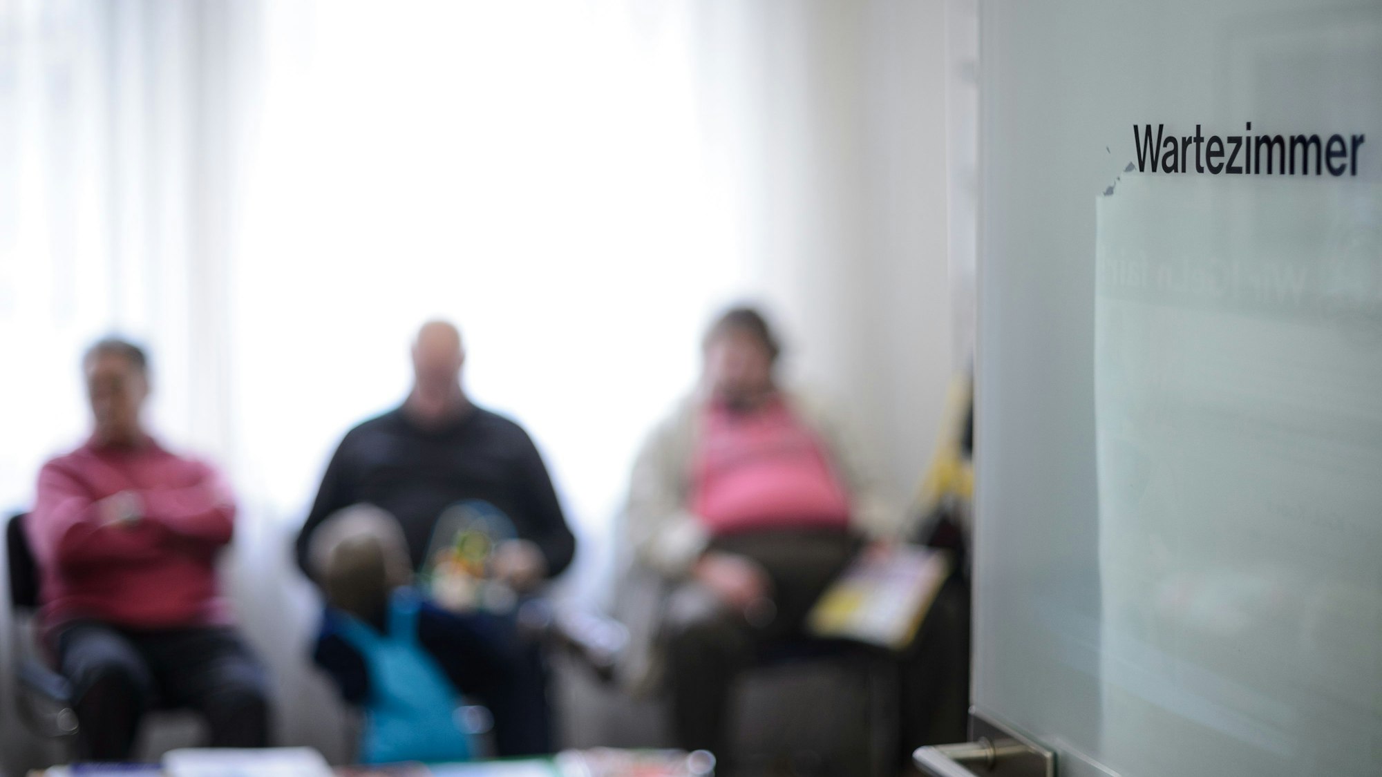 ARCHIV - 09.03.2018, Baden-Württemberg, Stuttgart: Kardiologe, Augenärztin, Gynäkologe: Immer wieder machen Patienten die Erfahrung, dass sie keine Facharztpraxis finden. (zu dpa: «Deutsche nutzen Gesundheitsleistungen öfter als EU-Schnitt») Foto: Sina Schuldt/dpa/dpa-tmn +++ dpa-Bildfunk +++