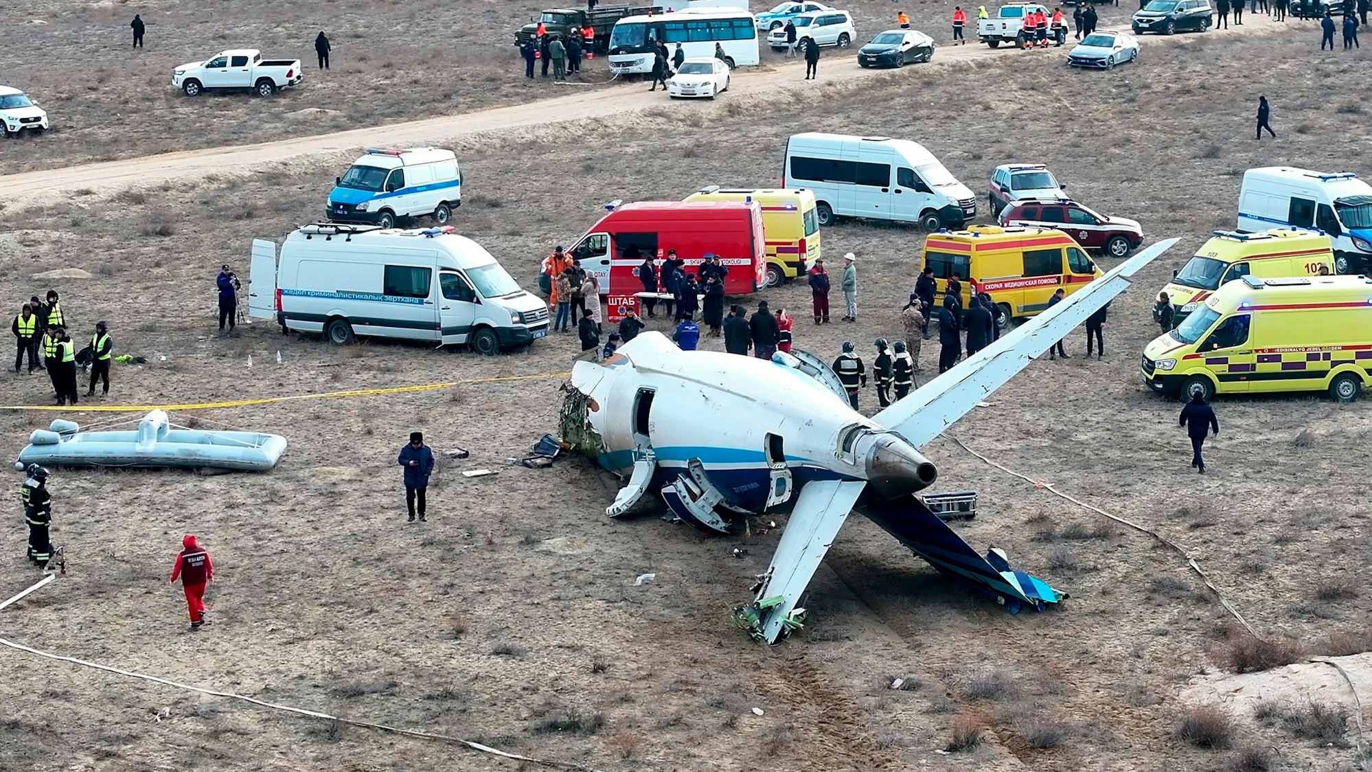 Ein Passagierflugzeug aus Aserbaidschan ist nahe der Stadt Aktau in Kasachstan abgestürzt.
