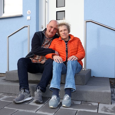 Bei der Flut 2021 ist das Haus von Susanne und Holger in Erftstadt-Blessem vom Erdboden verschluckt worden. Jetzt wohnen sie in ihrem neuen Haus.