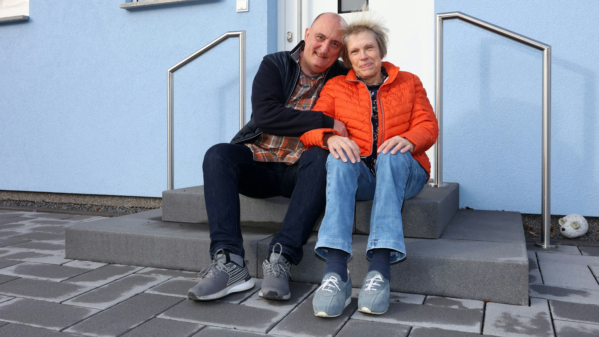 Bei der Flut 2021 ist das Haus von Susanne und Holger in Erftstadt-Blessem vom Erdboden verschluckt worden. Jetzt wohnen sie in ihrem neuen Haus.